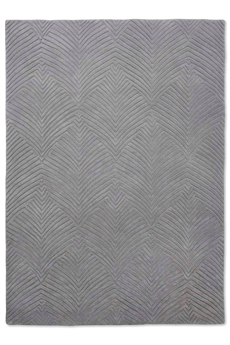 Rectangular grey rug with engraved leaf pattern
