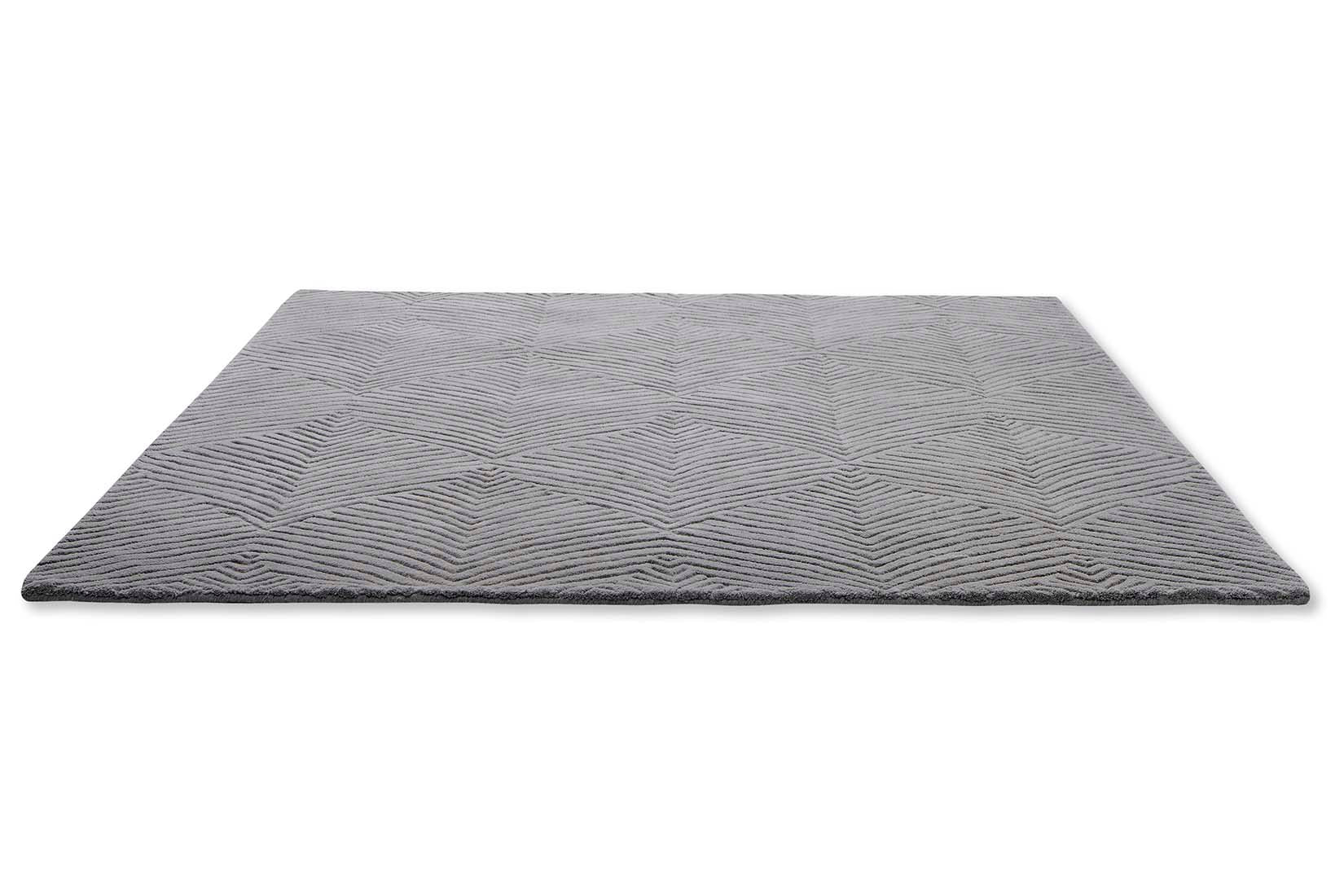 Rectangular grey rug with engraved leaf pattern