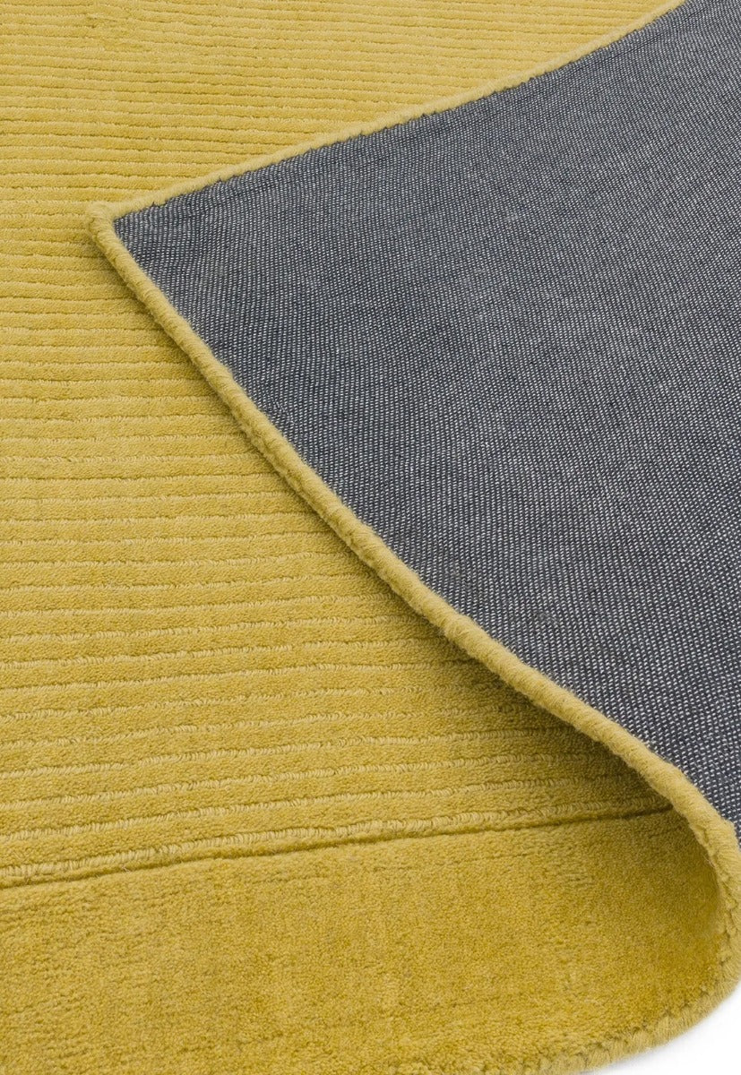 Plain yellow york runner