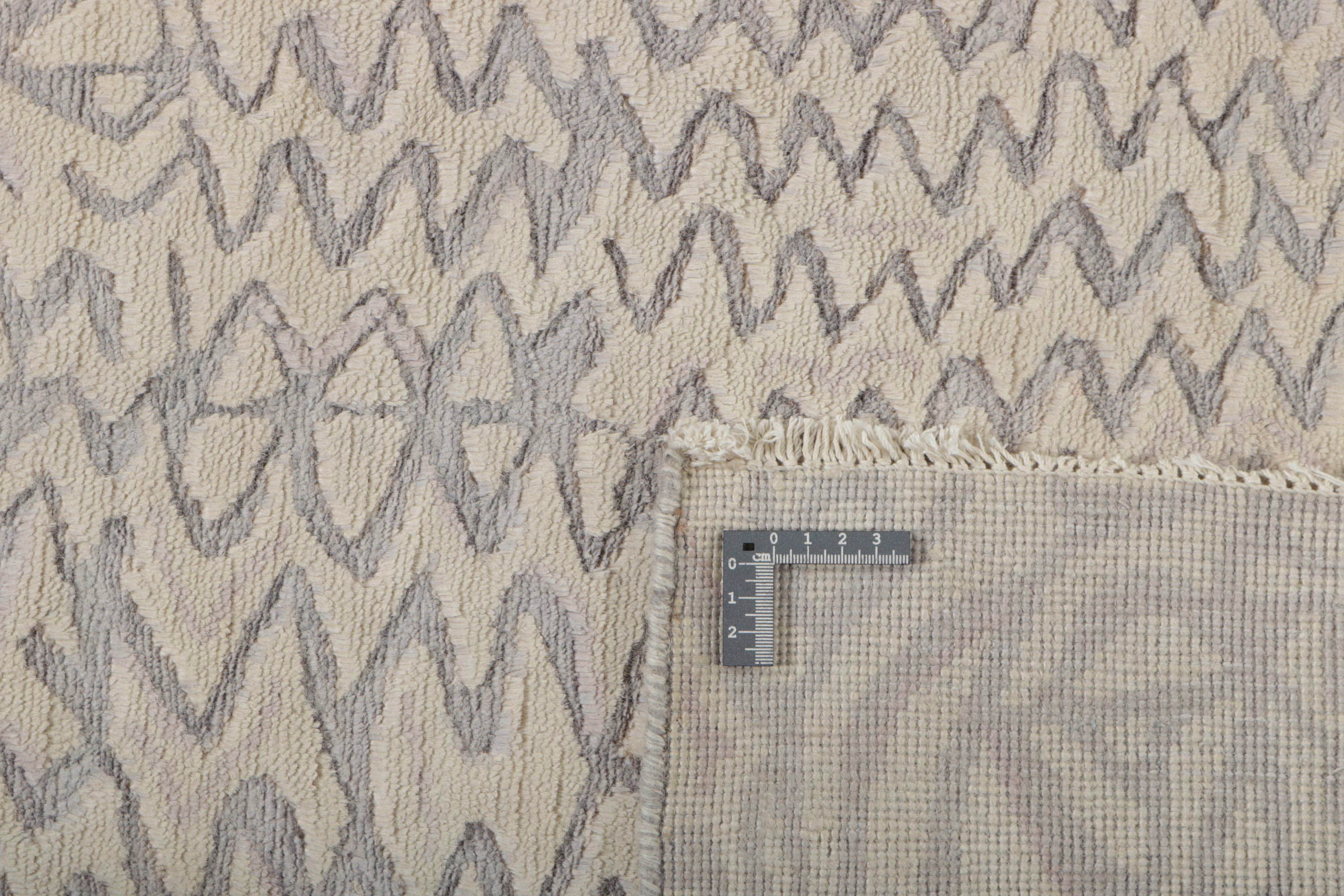 Beige runner  with a damask pattern