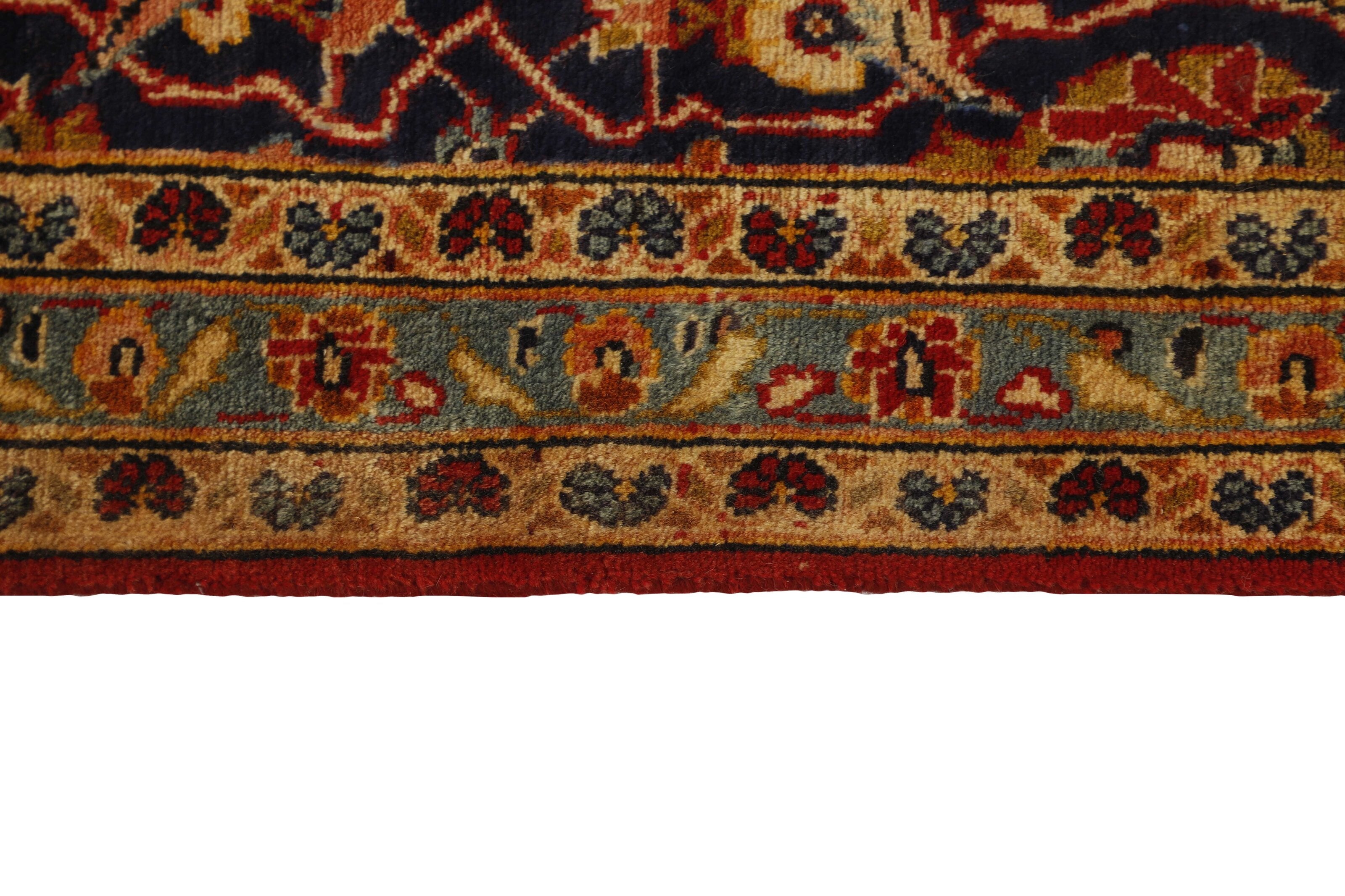 Traditional bordered Keshan rug with red background