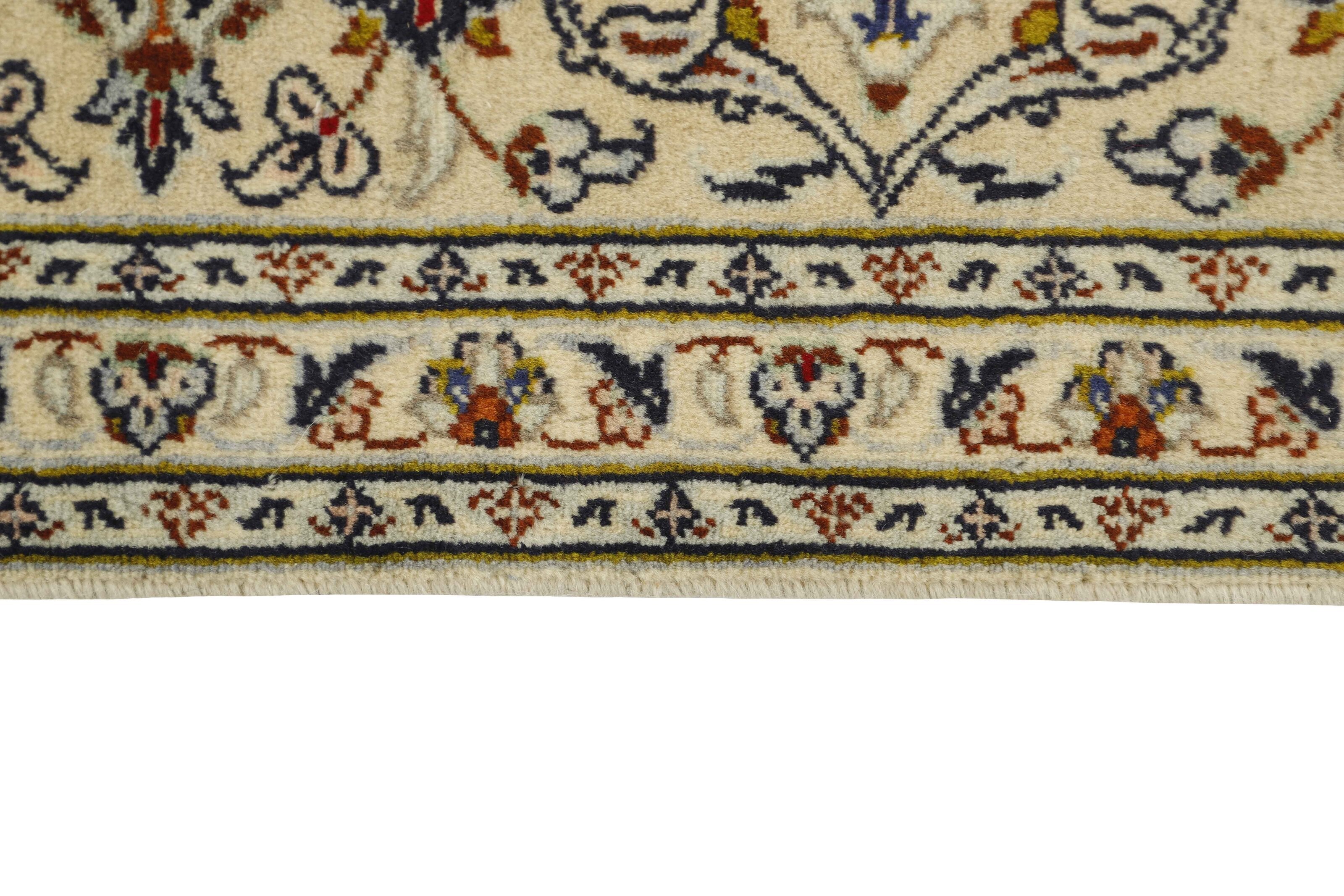 Traditional bordered Keshan rug with cream background