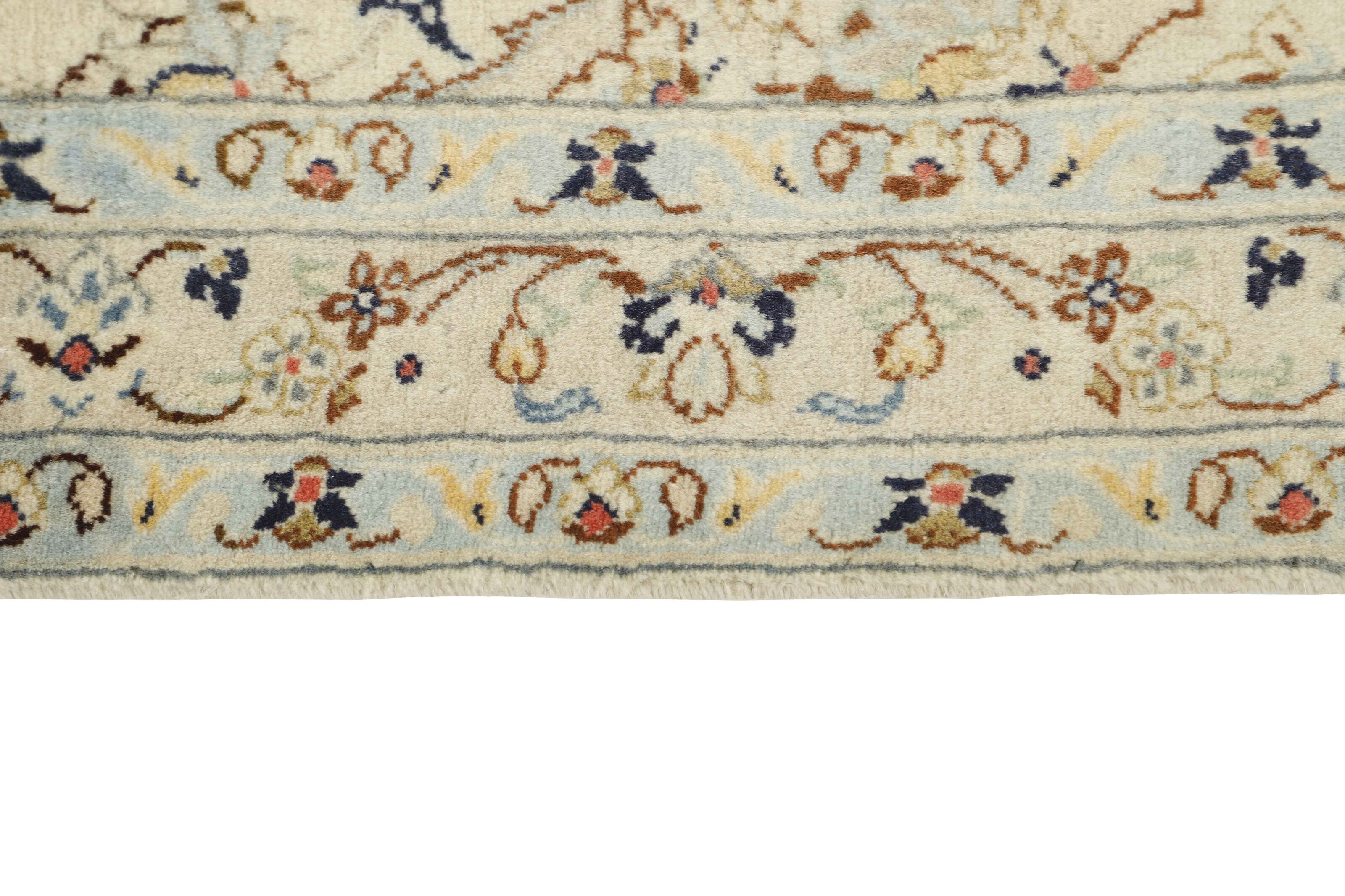 Traditional bordered Keshan rug with cream background