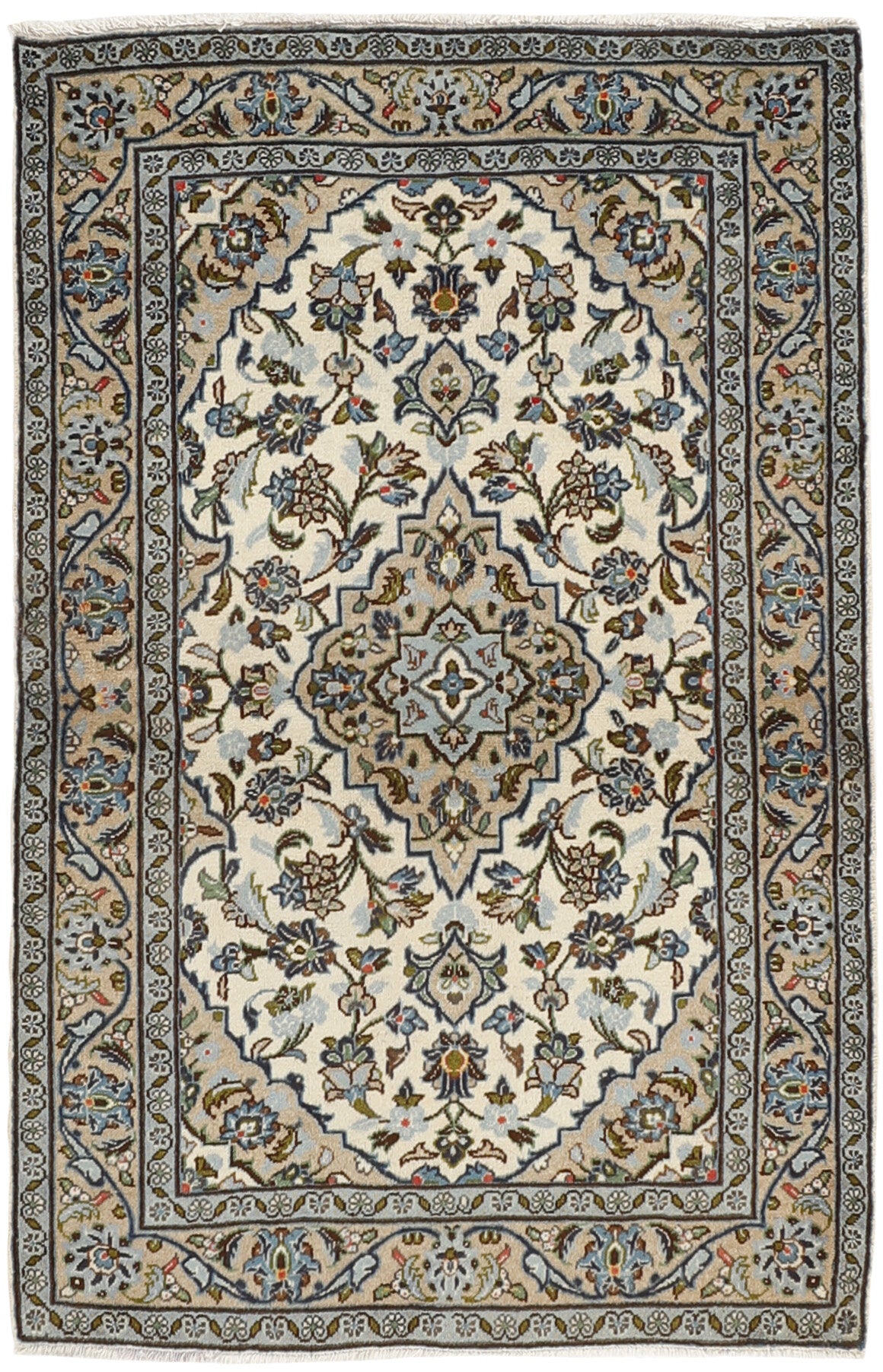 Traditional bordered Keshan rug with cream background