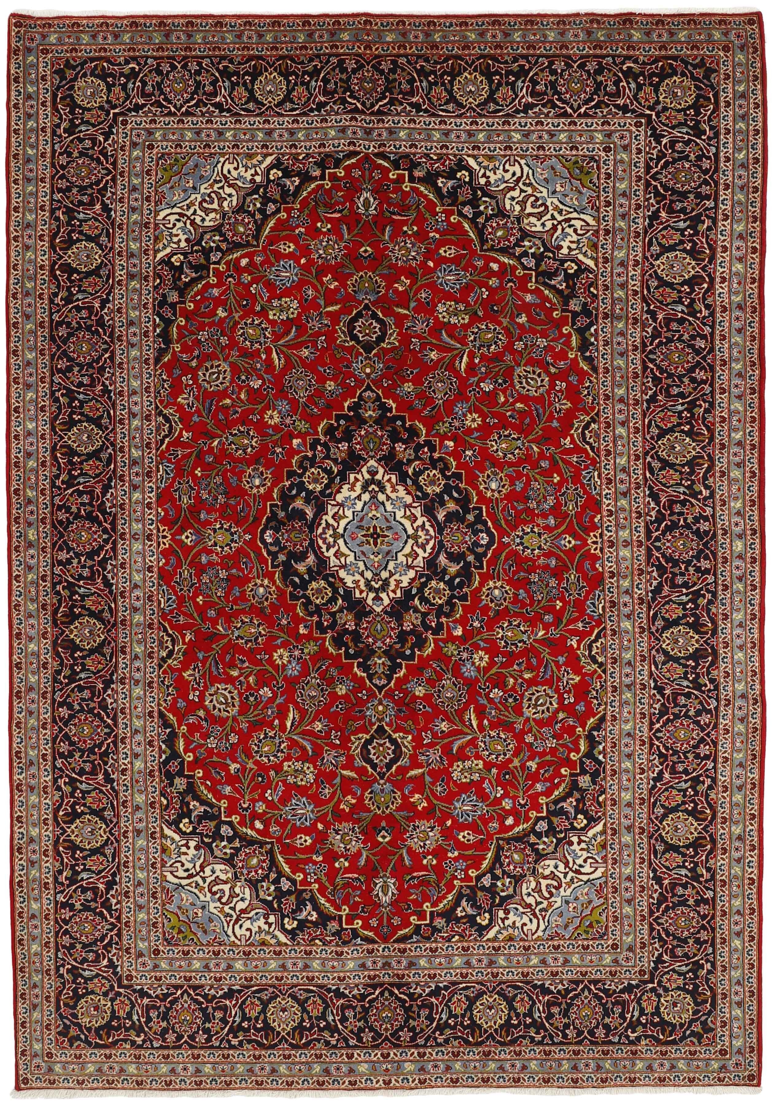 Traditional bordered Keshan rug with red background