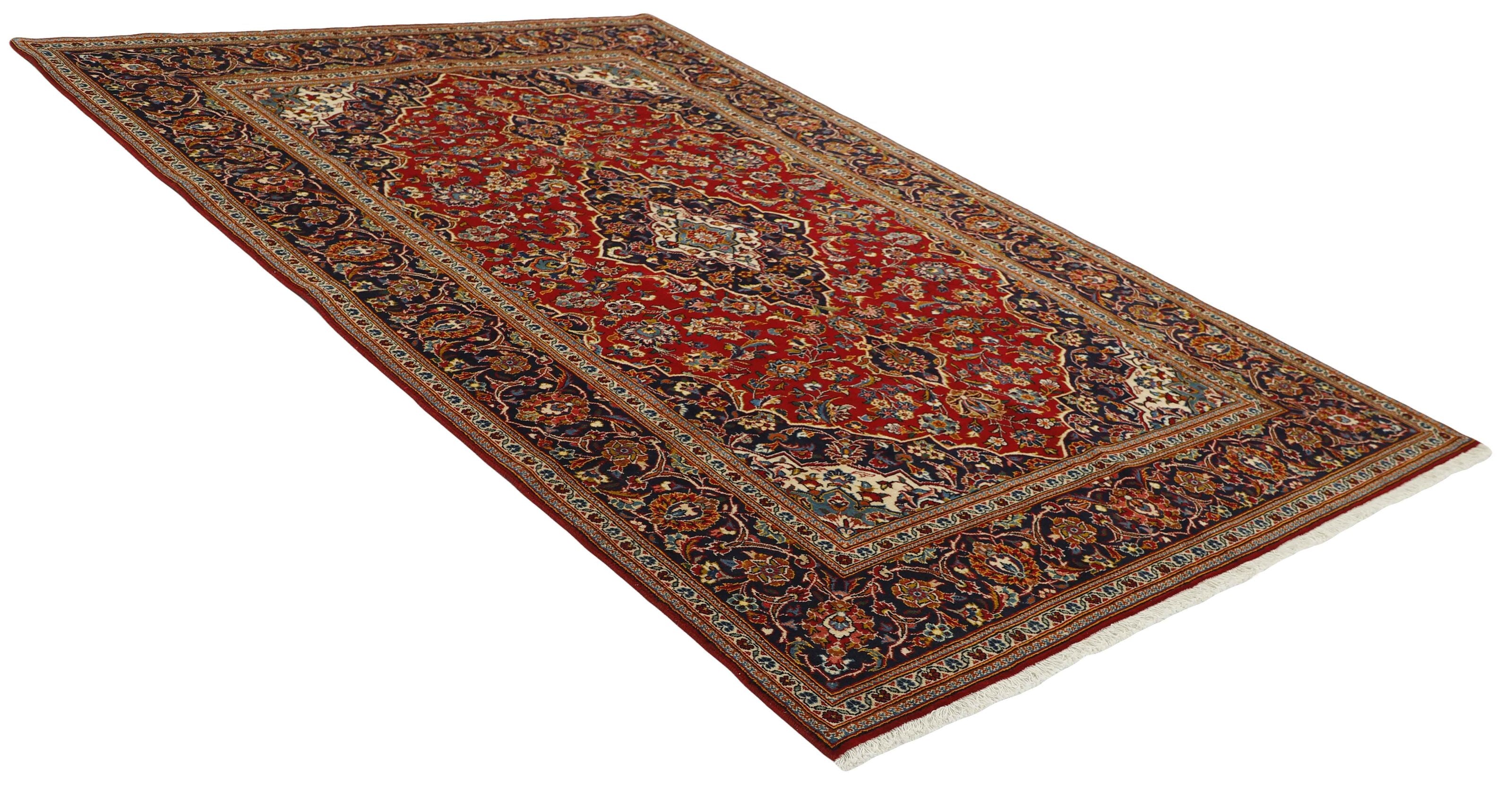 Traditional bordered Keshan rug with red background