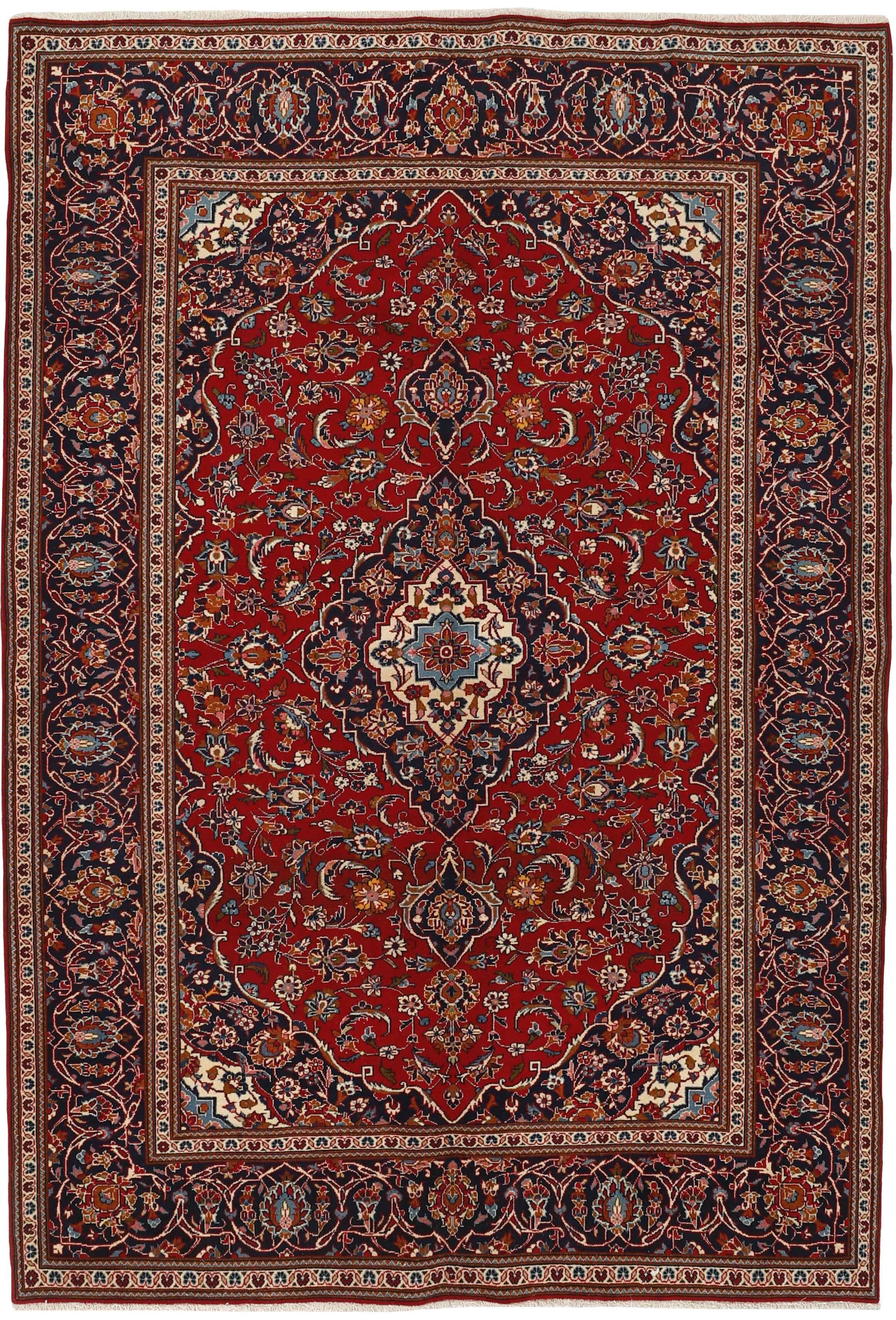 Traditional bordered Keshan rug with red background