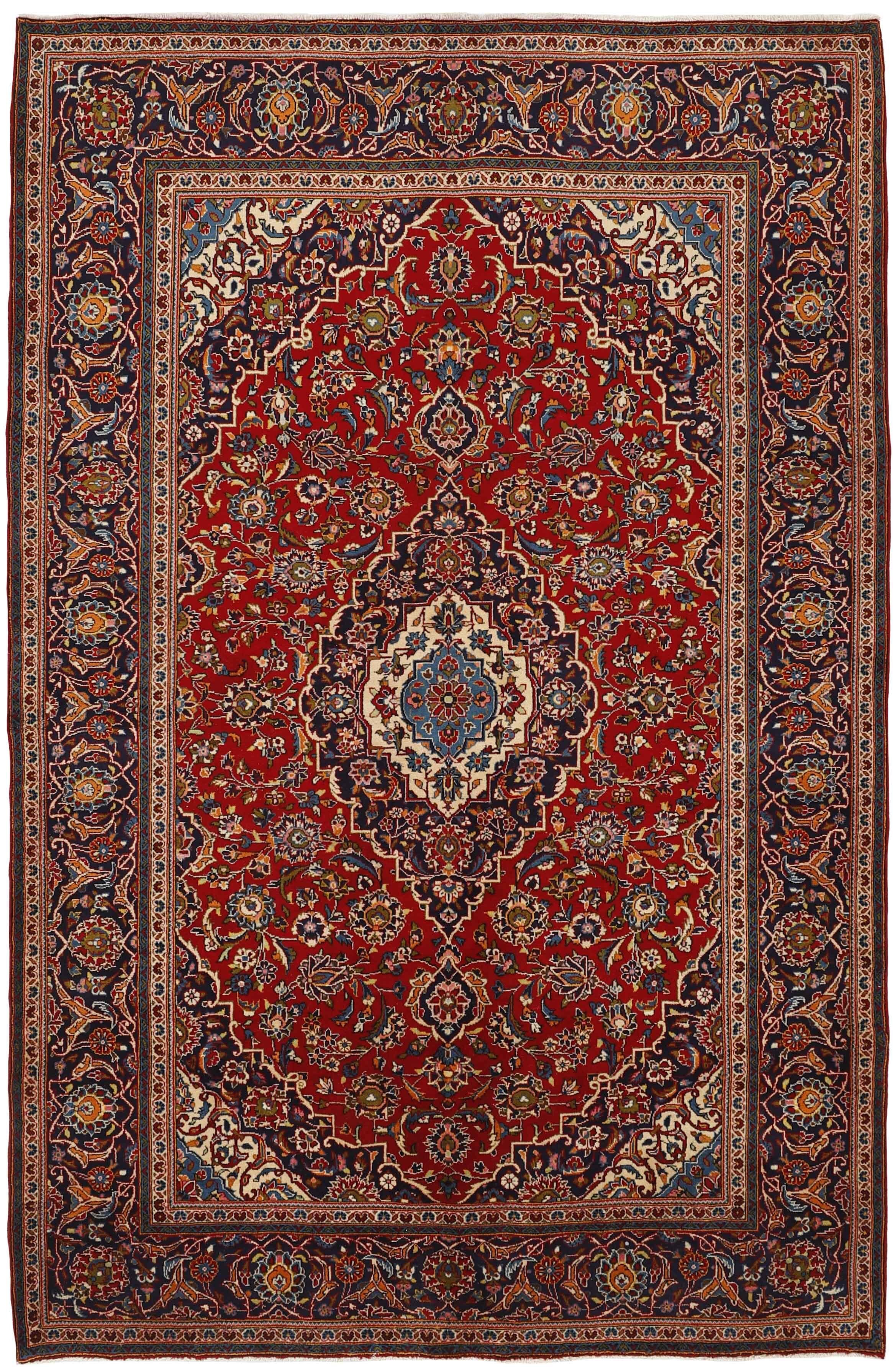 Traditional bordered Keshan rug with red background