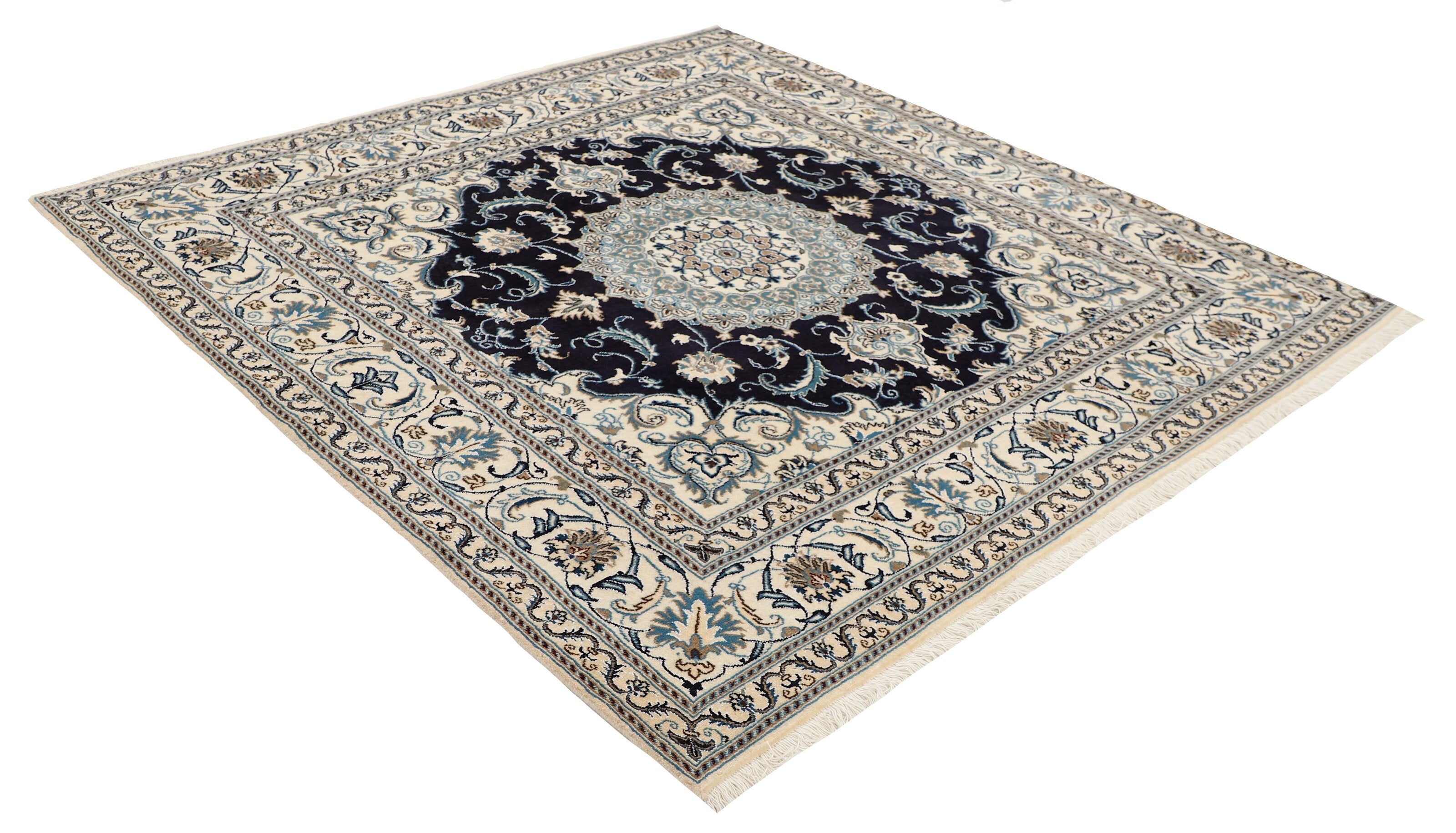 Nain Kashmar Square 1514592
