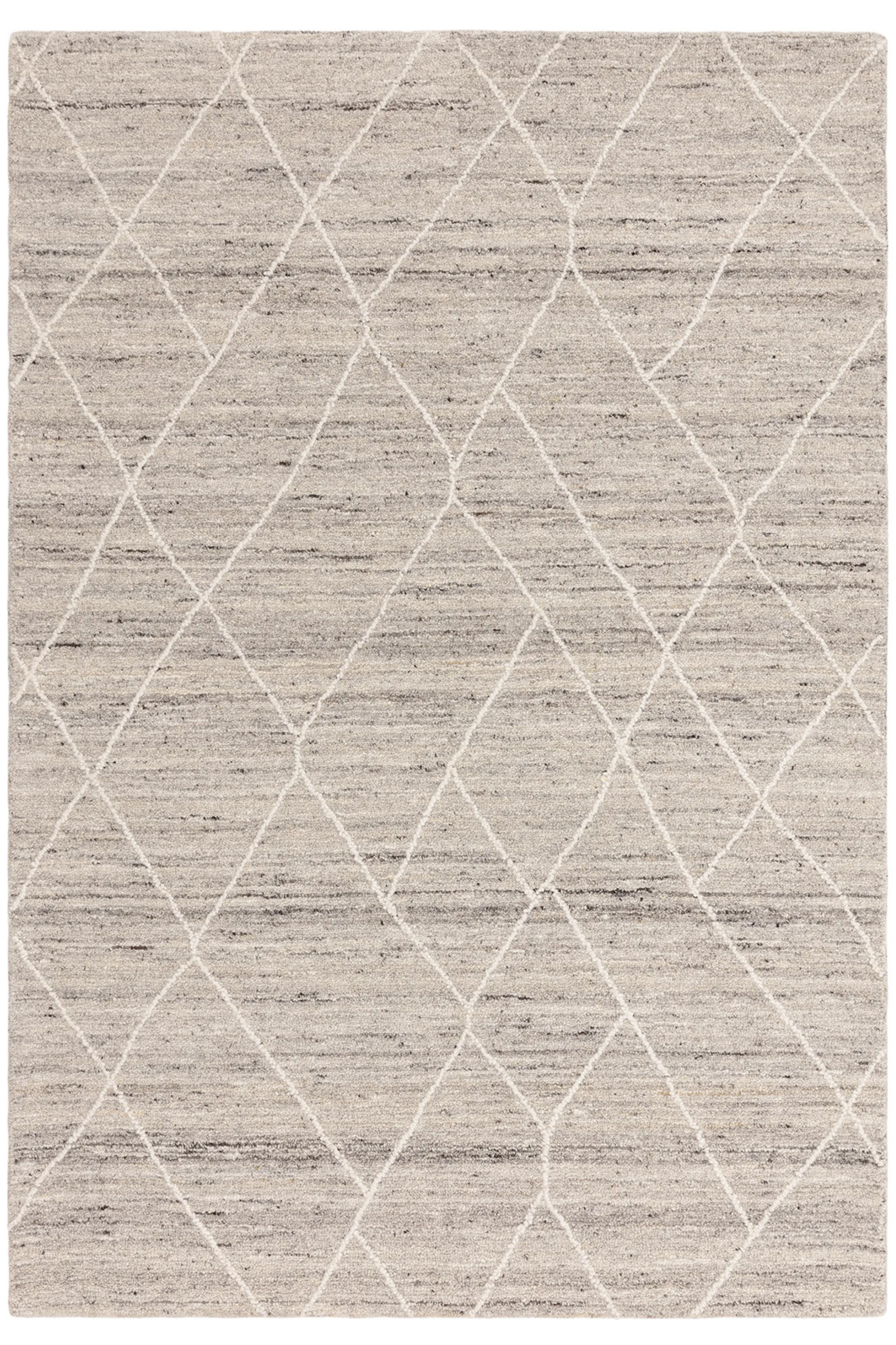 Silver wool rug with geometric pattern and heathered texture
