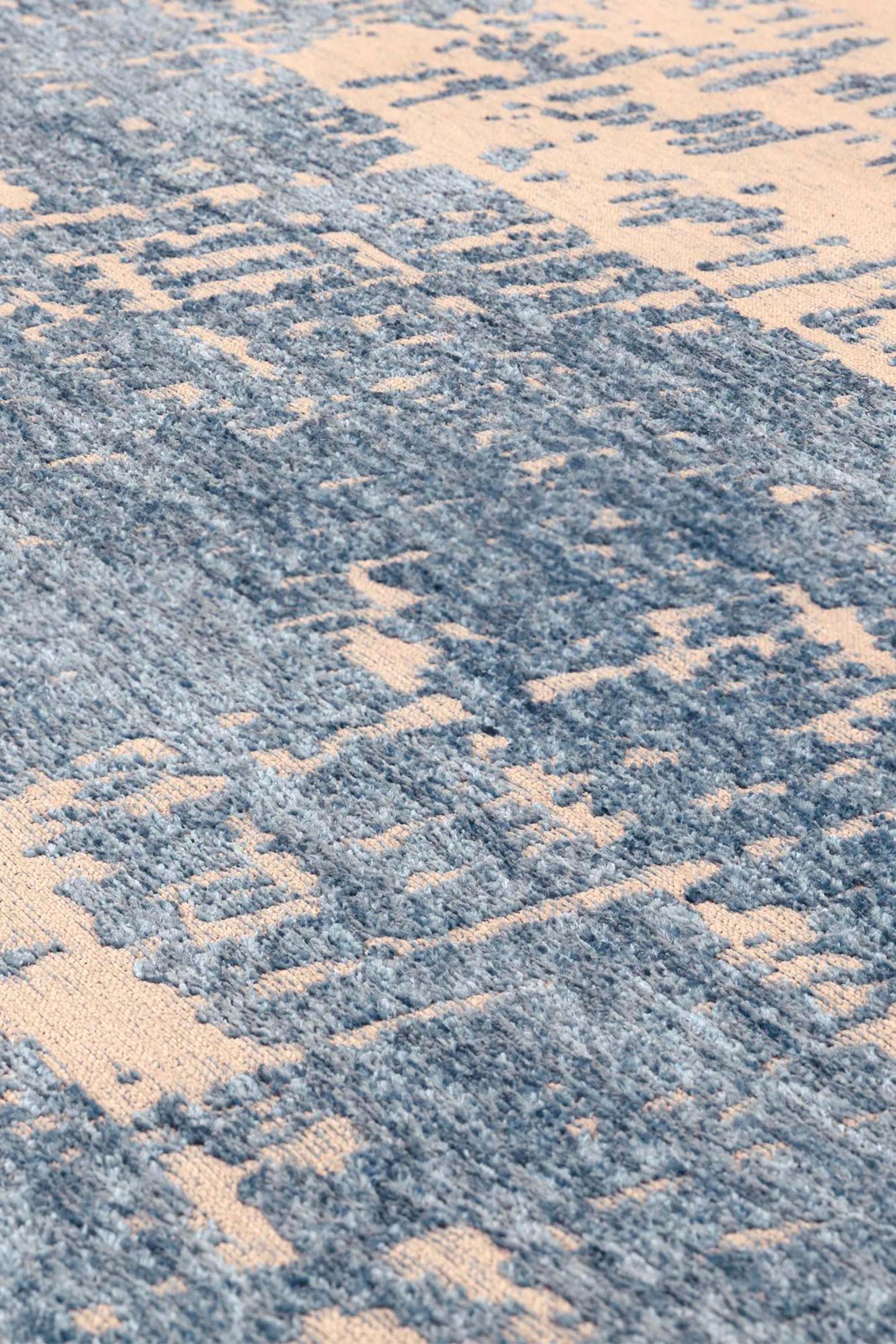 Modern blue flatweave rug with abstract pattern 