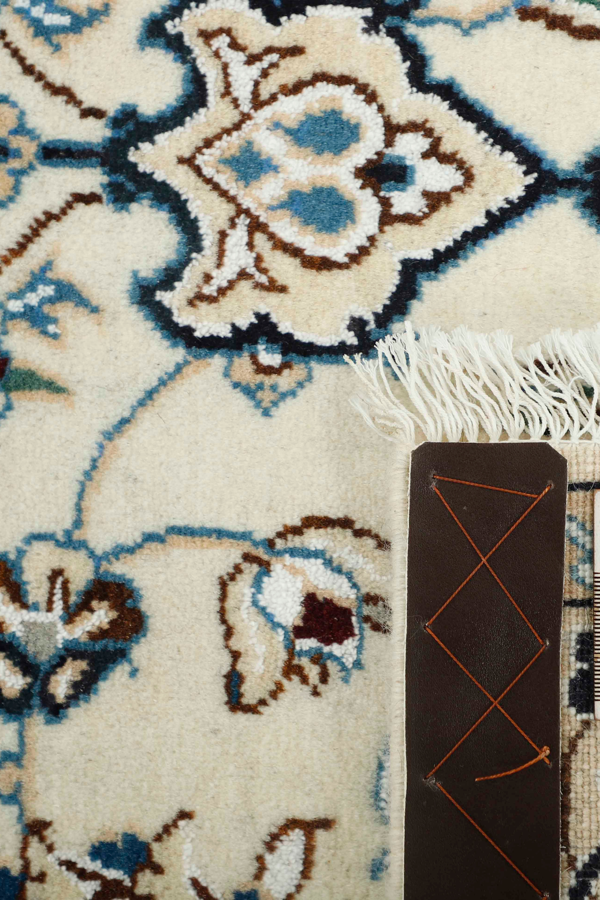Traditional luxury Nain 9 LA rug in cream and blue tones
