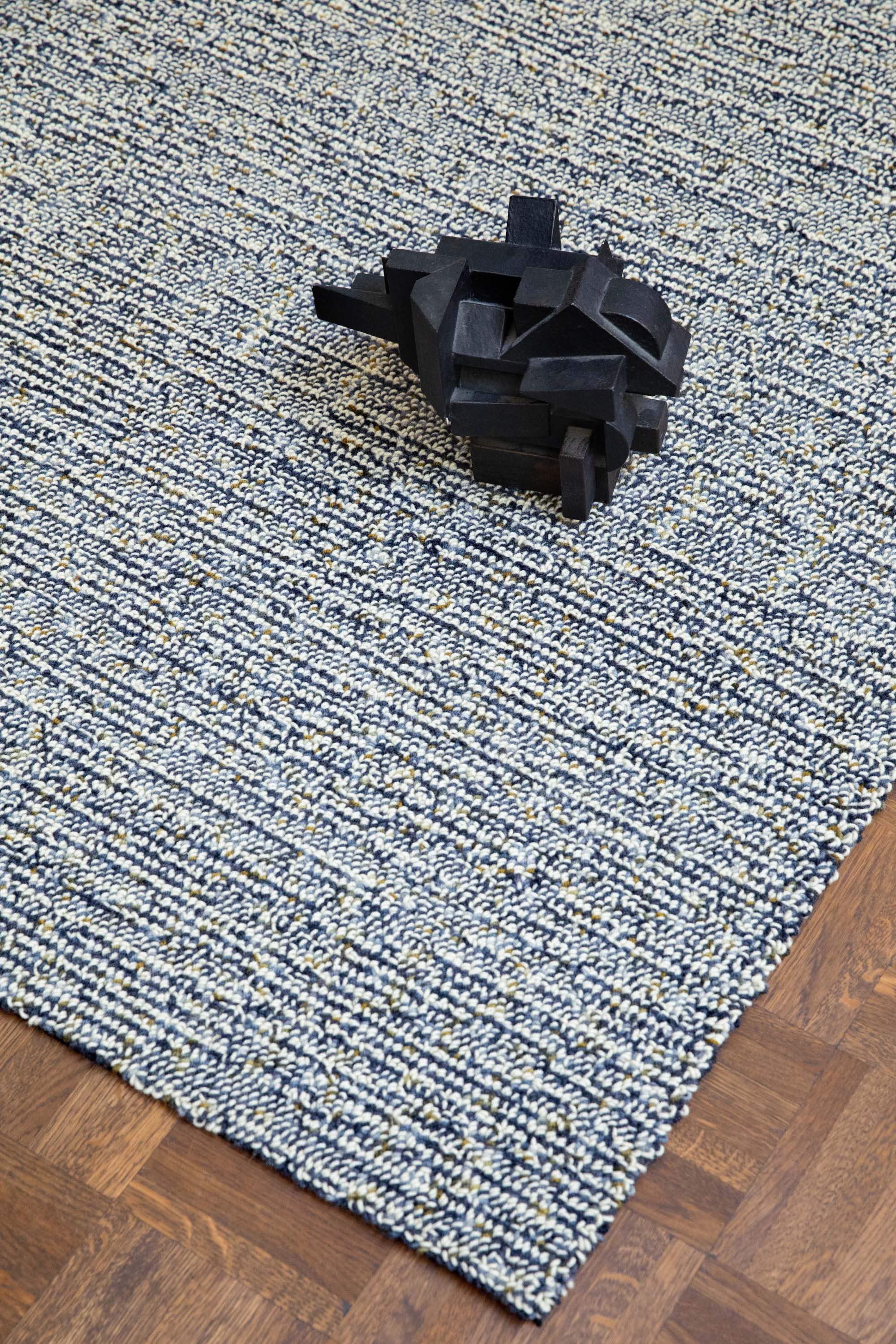 Plain flatweave rug with blue pile