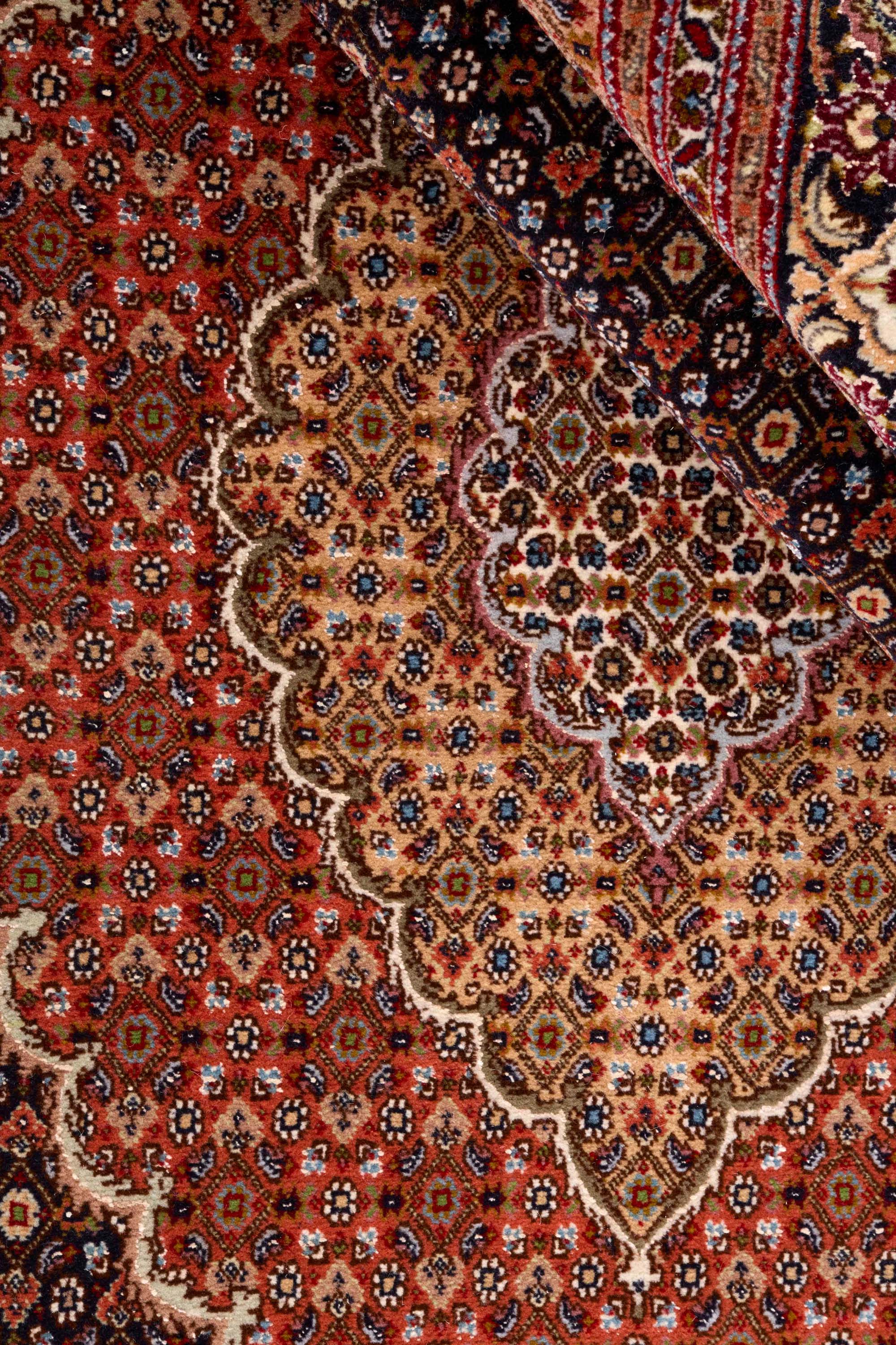 Traditional luxury rug with bordered multicolour pattern