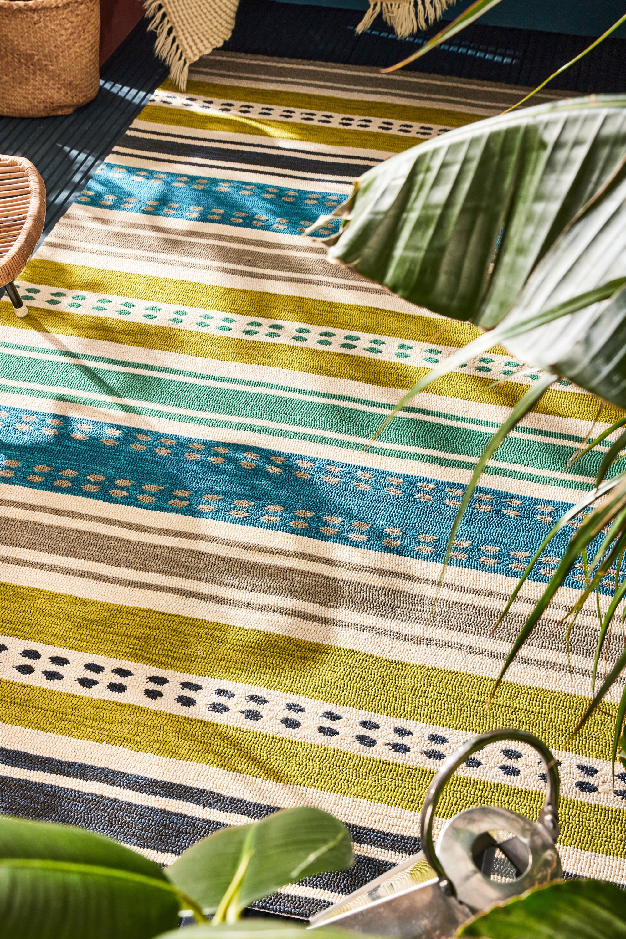 multicolour aztec design indoor/outdoor rug