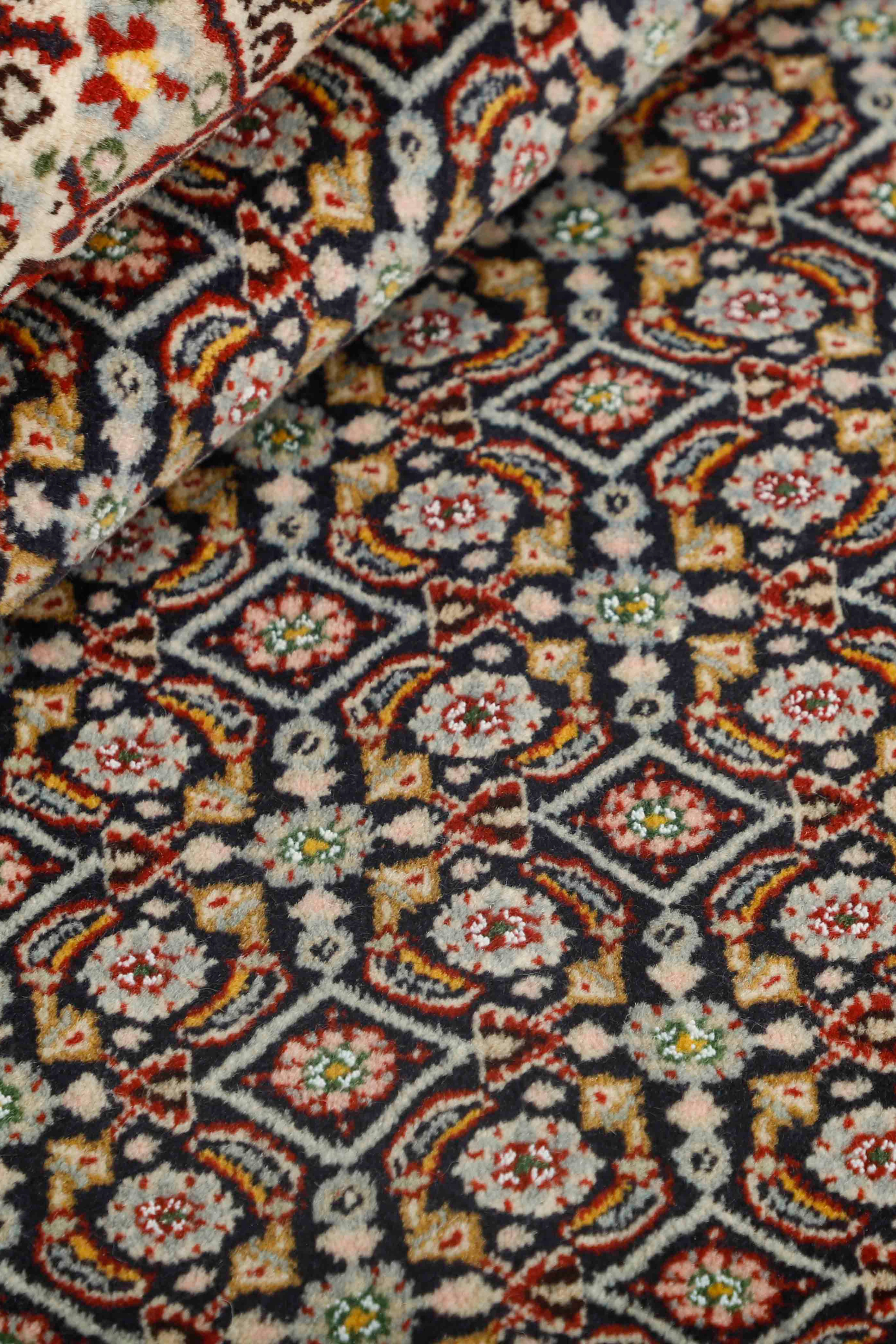 Traditional luxury Moud Mahi bordered rug