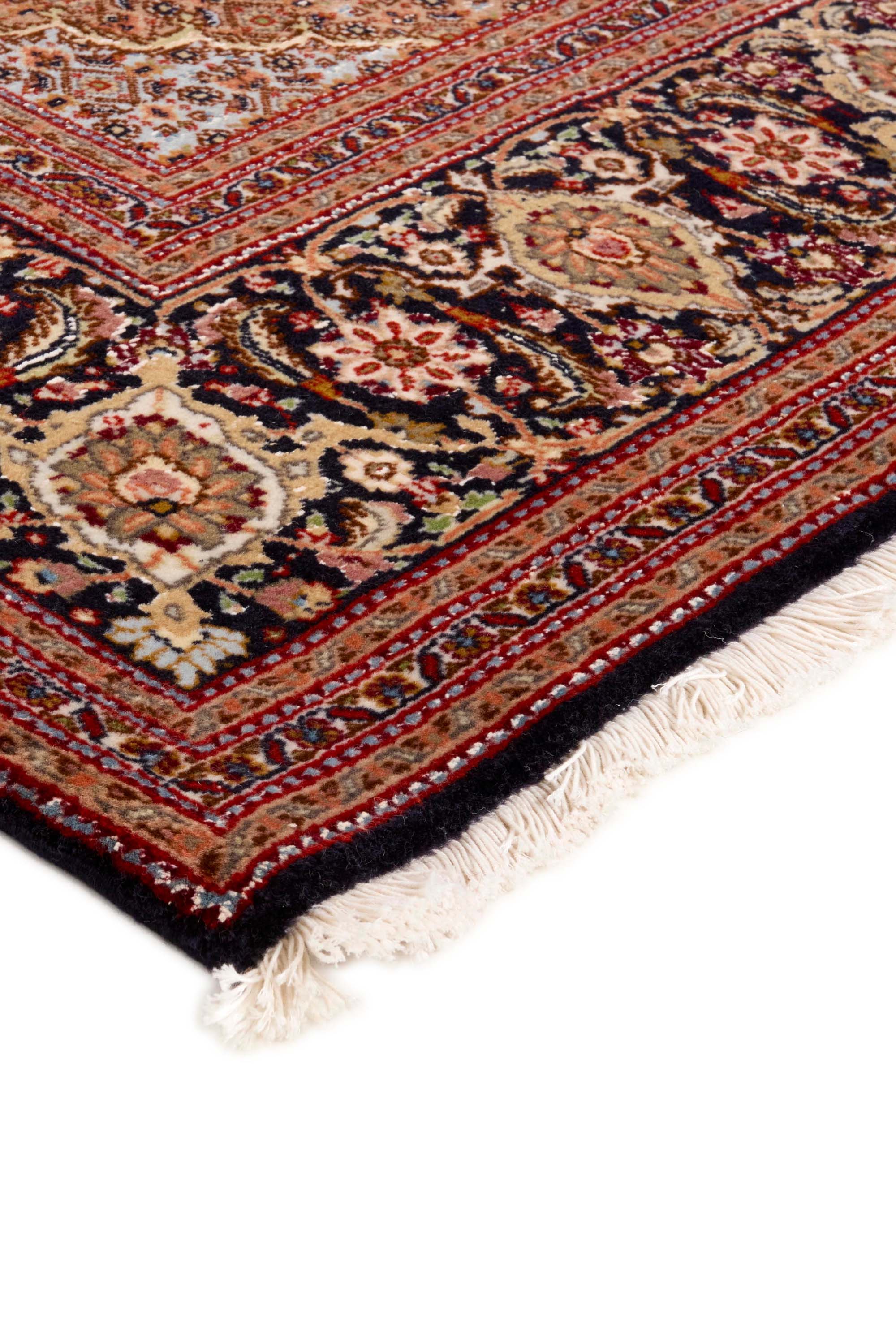 Traditional luxury rug with bordered multicolour pattern