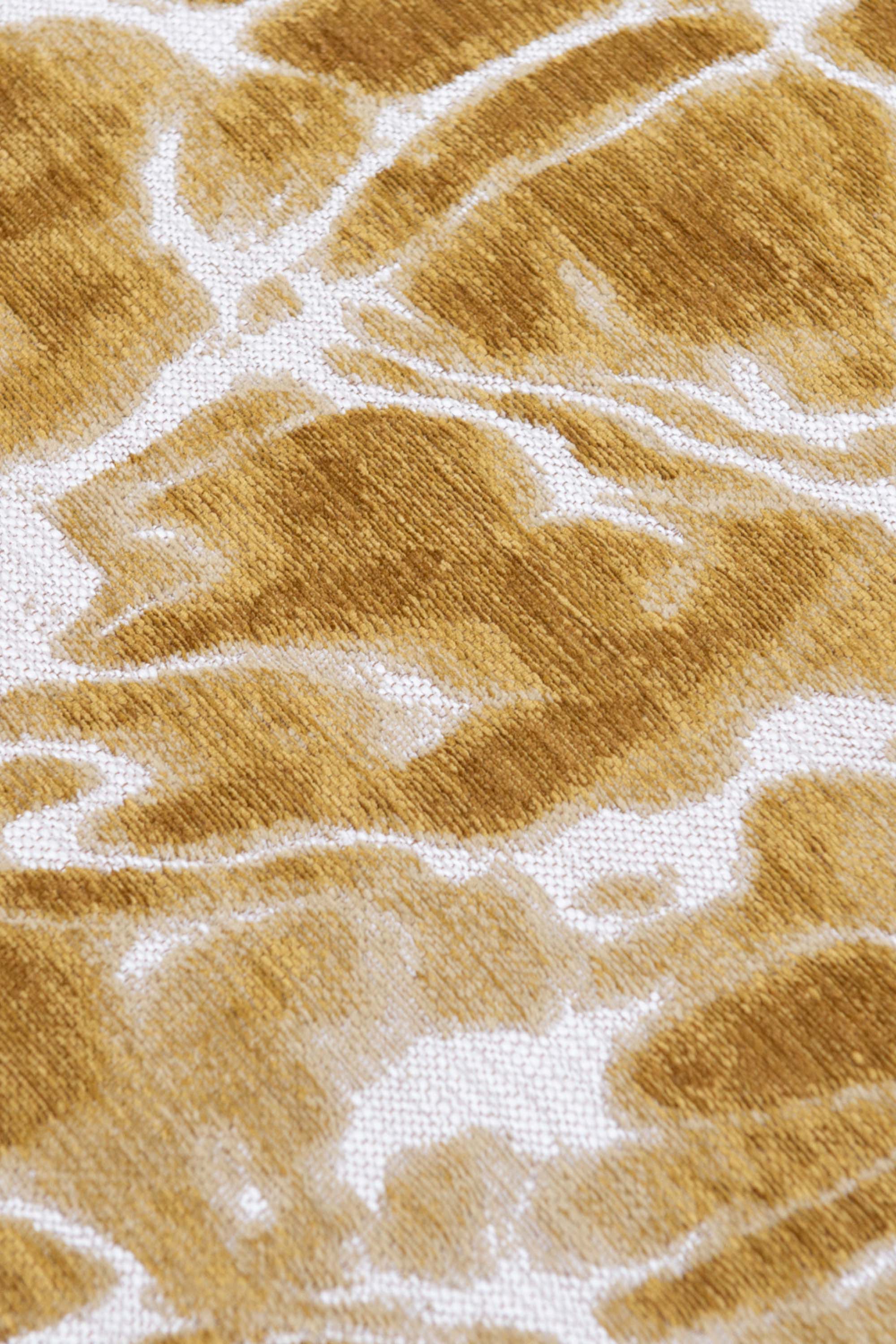 Modern runner rug with gold abstract water inspired pattern