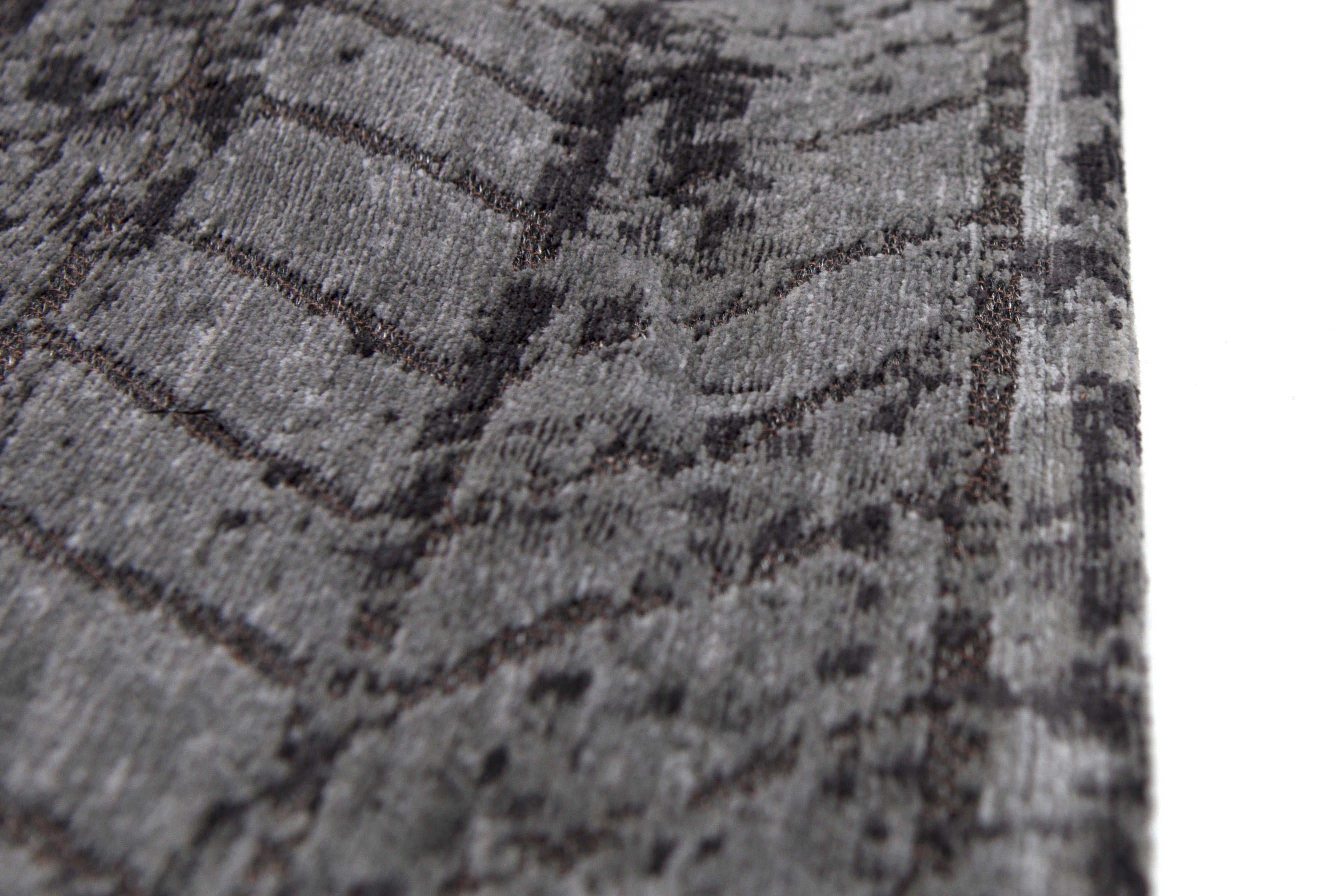 Black flatweave rug with faded grey chevron pattern