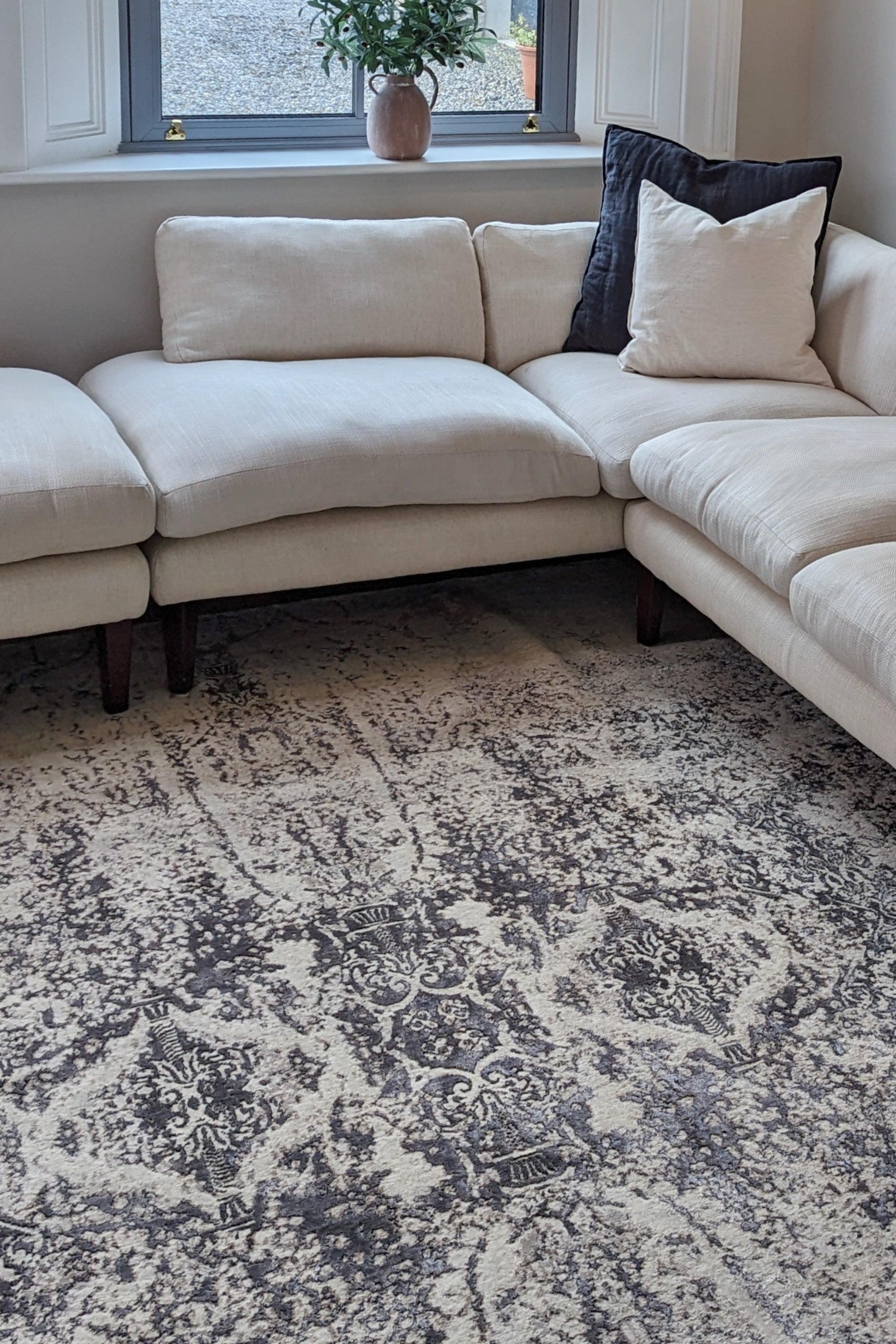 Persimo Modern Charcoal Medallion
