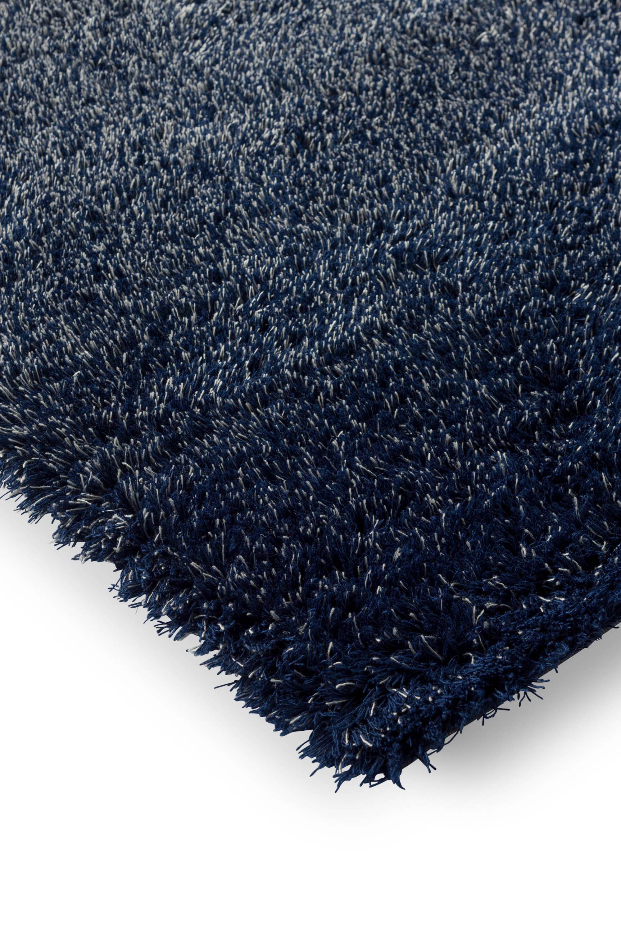 Plain blue rug with shaggy pile