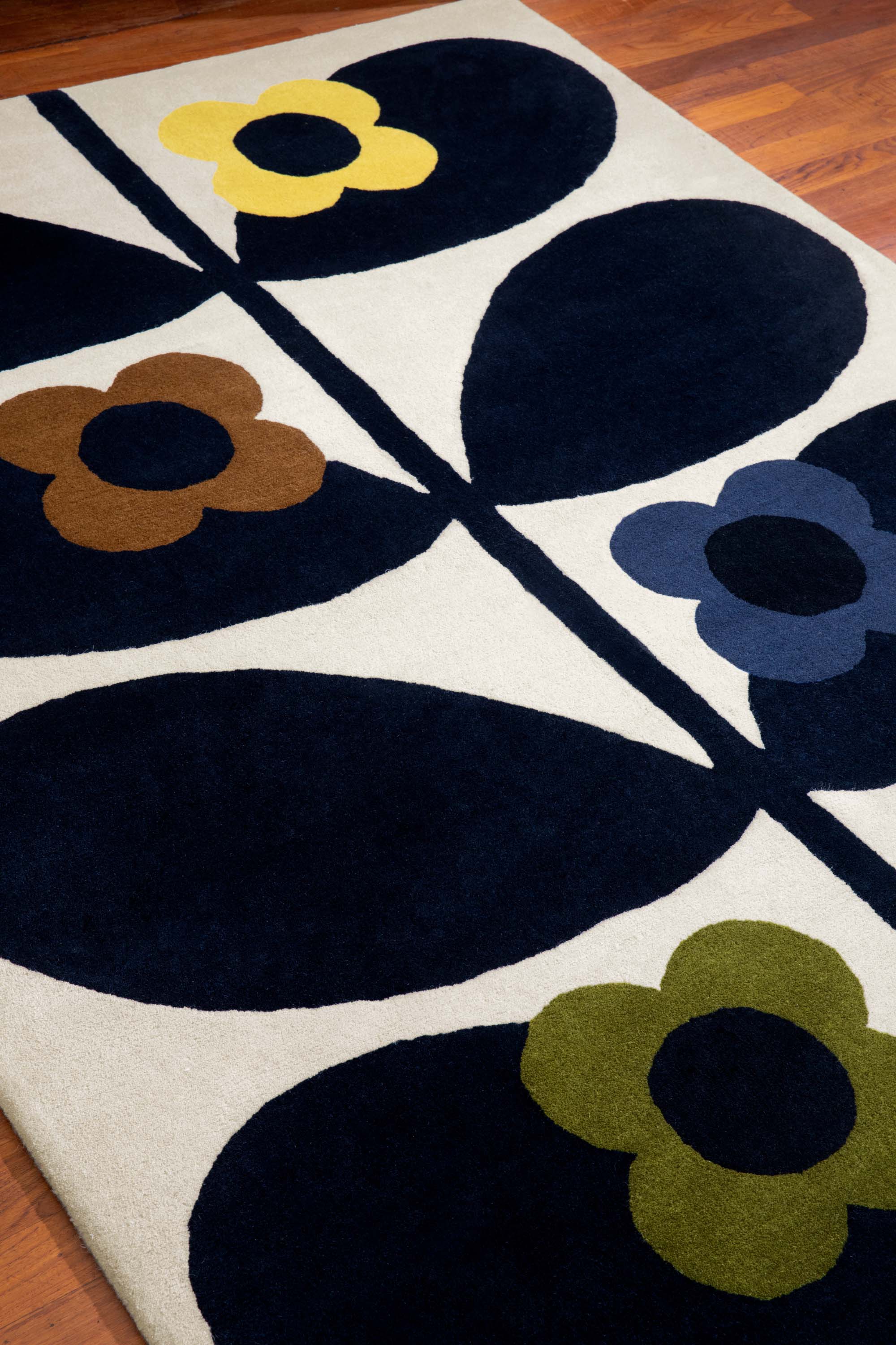 Modern multicolour floral rug