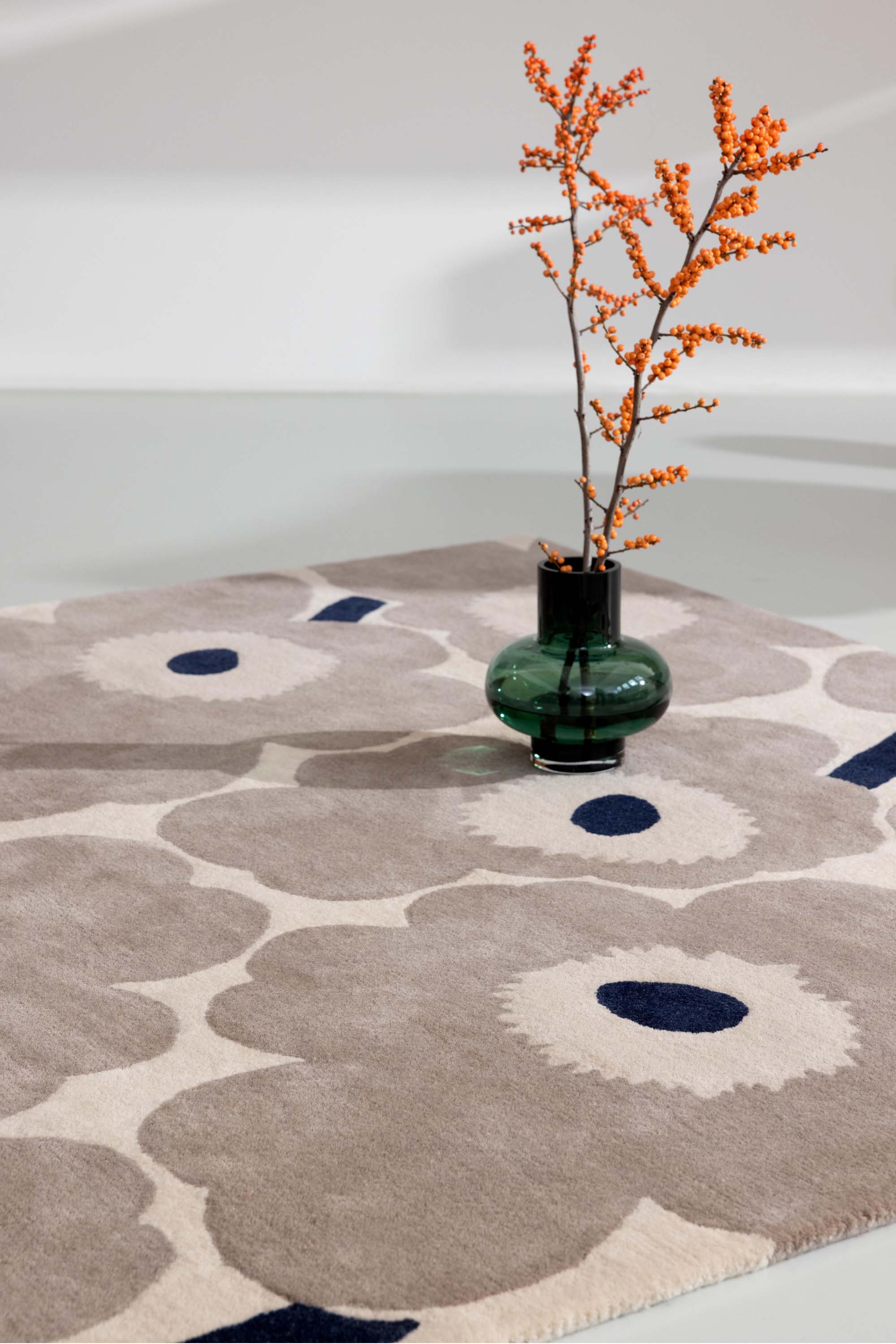 Grey patterned floral rug 