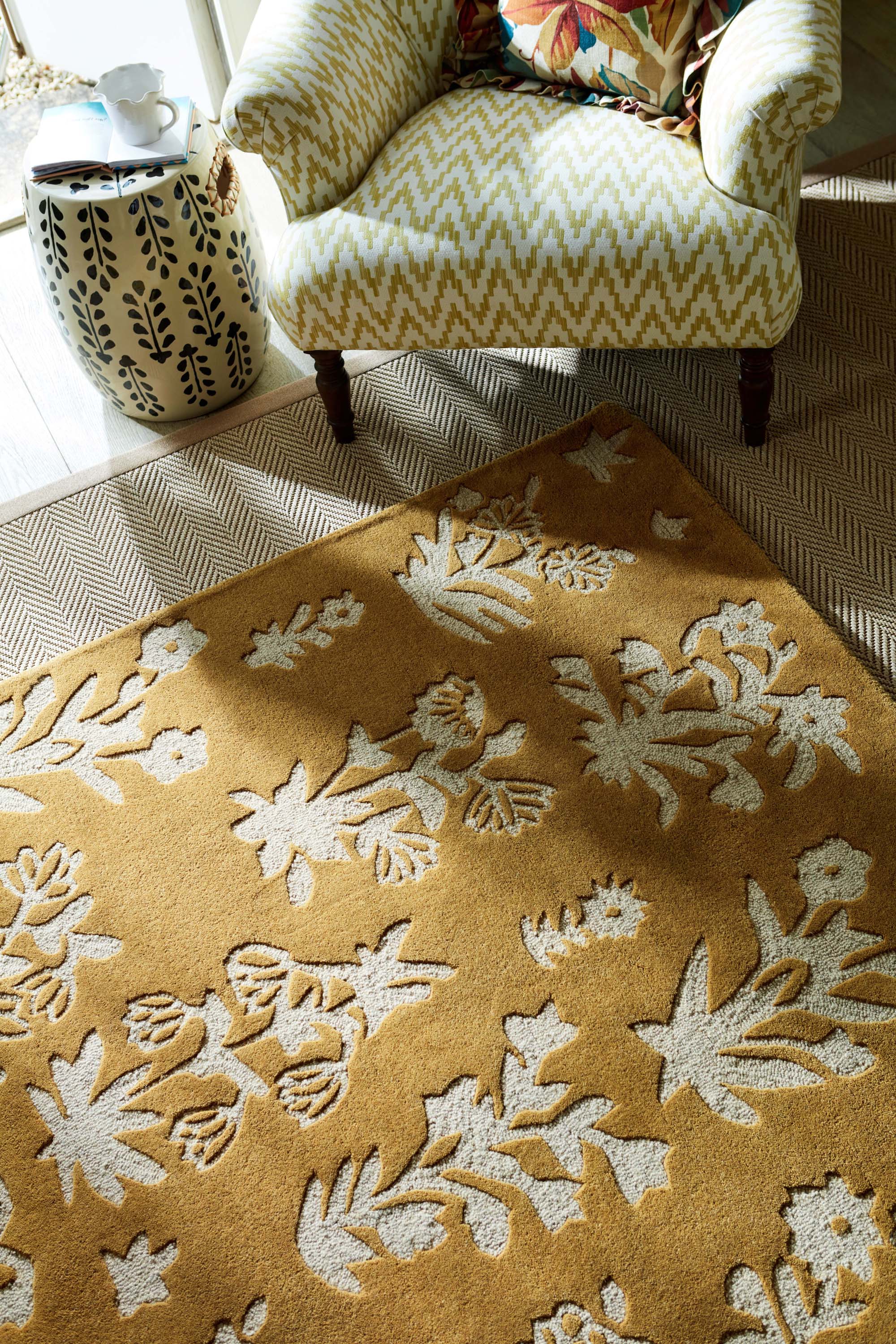 Gold rug with cream floral motif