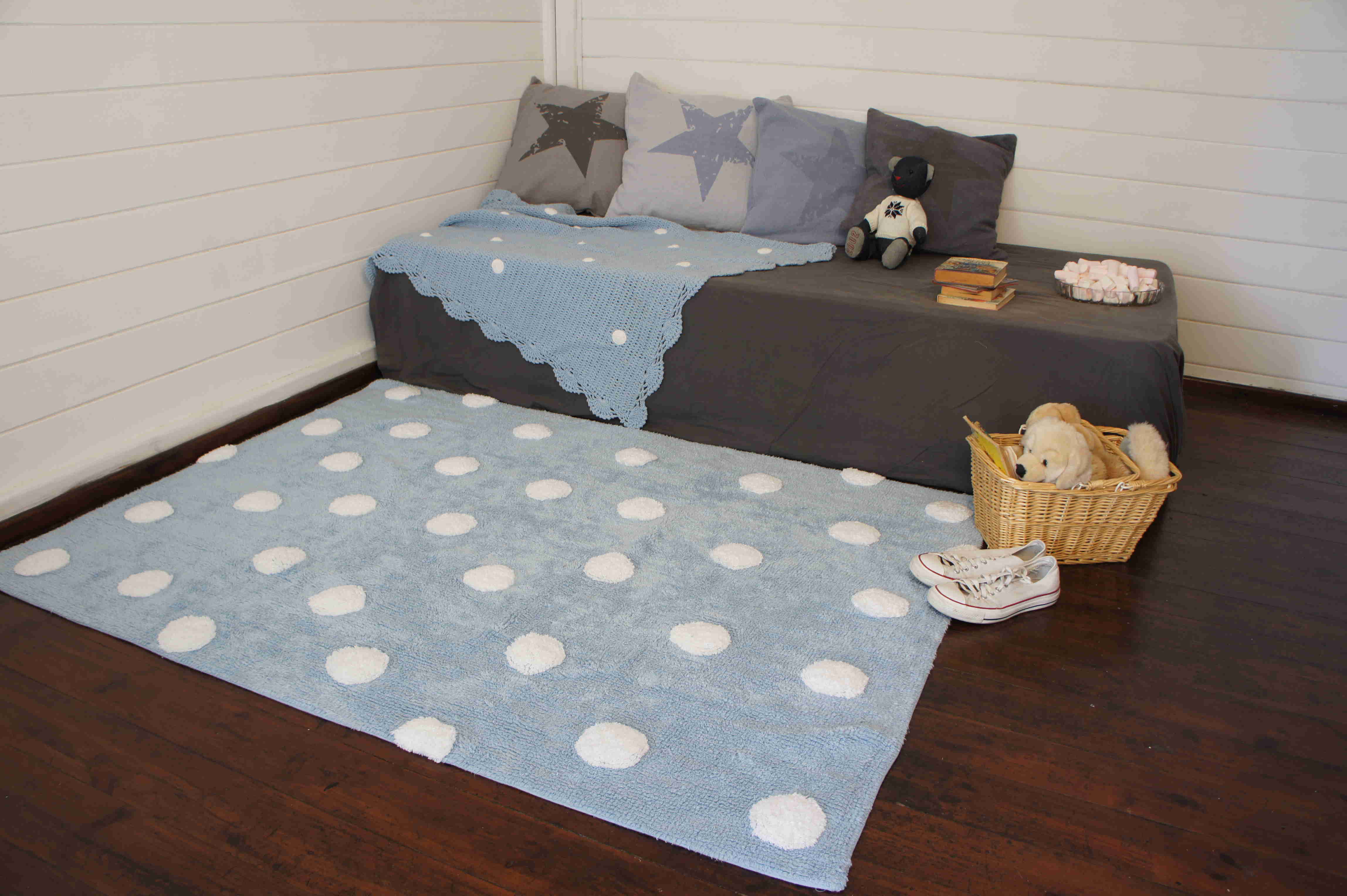 Rectangular blue cotton rug decorated with white polka dots