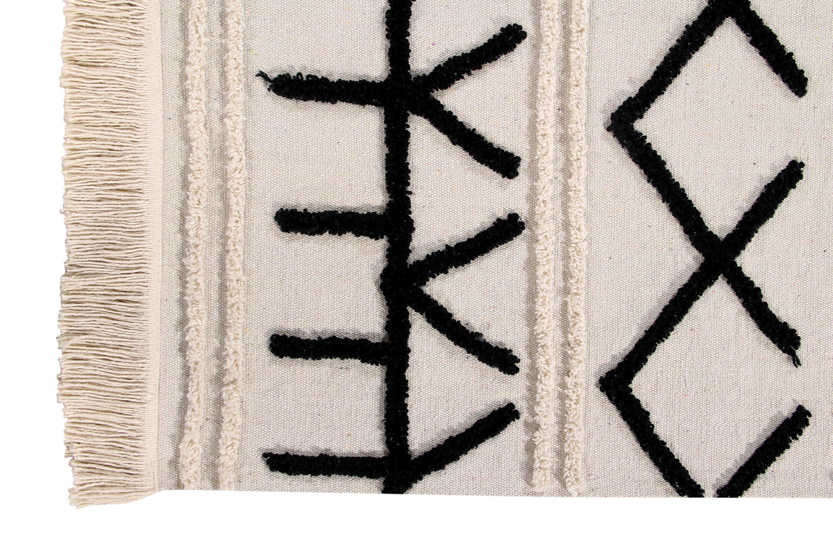Rectangular beige cotton rug decorated with a black moroccan tribal design and a fringed border
