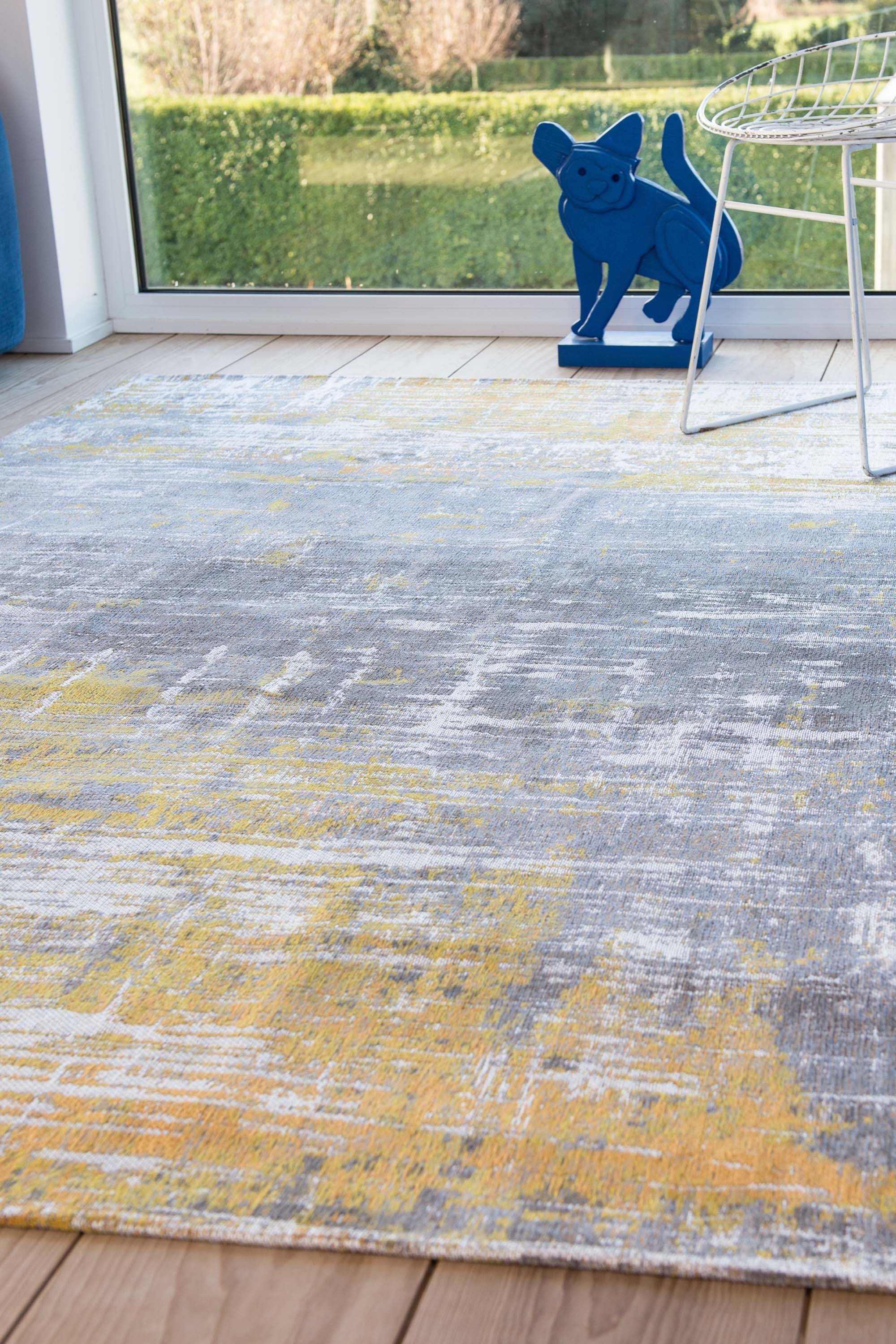 Flatweave rug with abstract stripe pattern in yellow, grey and ivory white