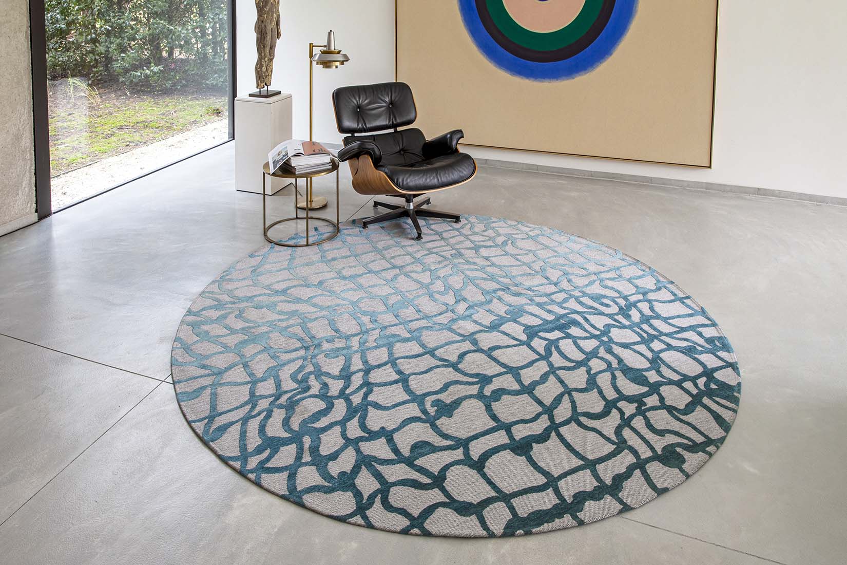 flatweave circle rug with abstract blue design
