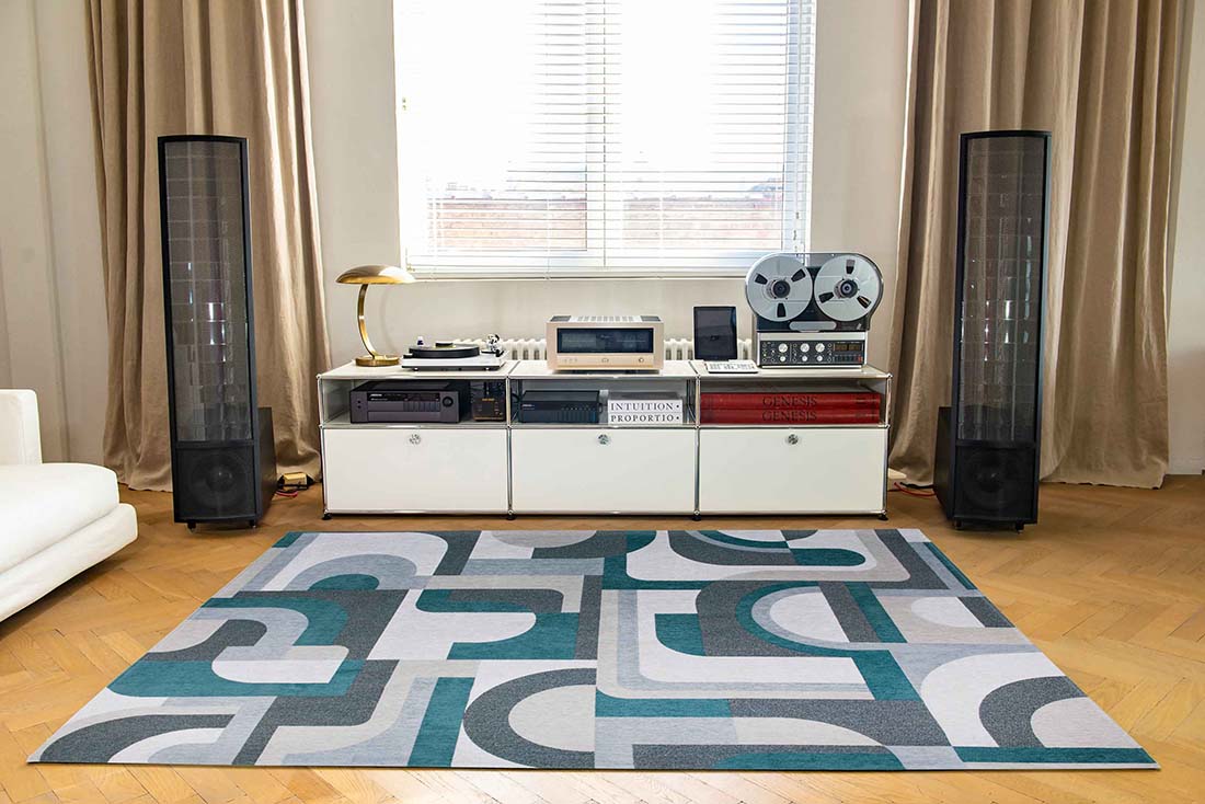 flatweave area rug with retro pattern in teal green and grey
