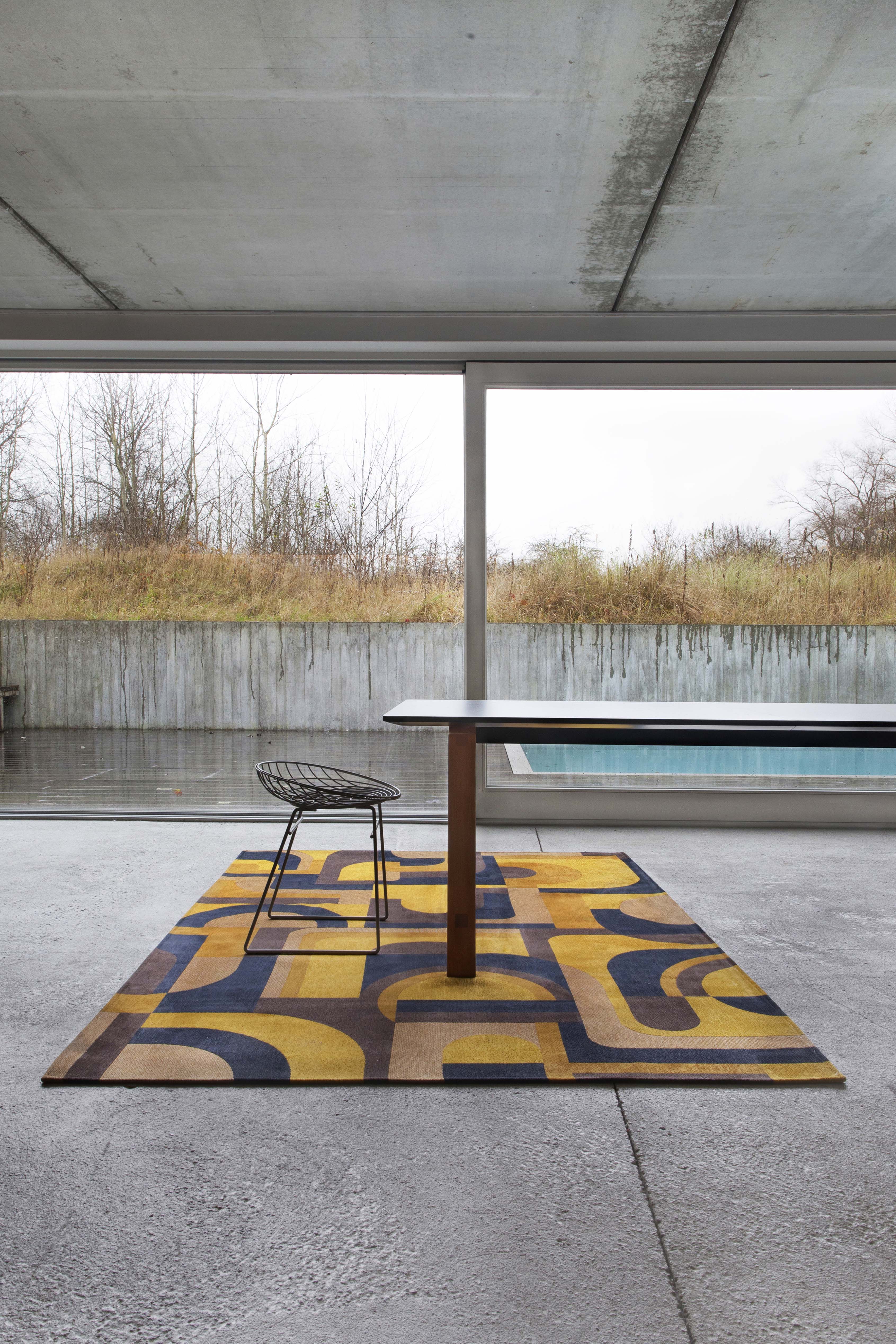 flatweave area rug with retro pattern in yellow, navy and brown