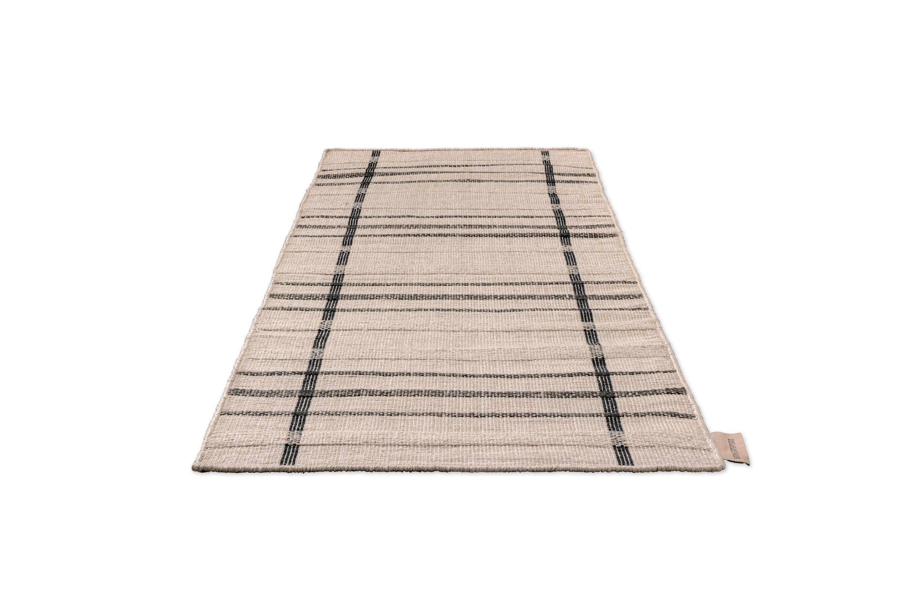Zona Charcoal Line Outdoor Runner 497605
