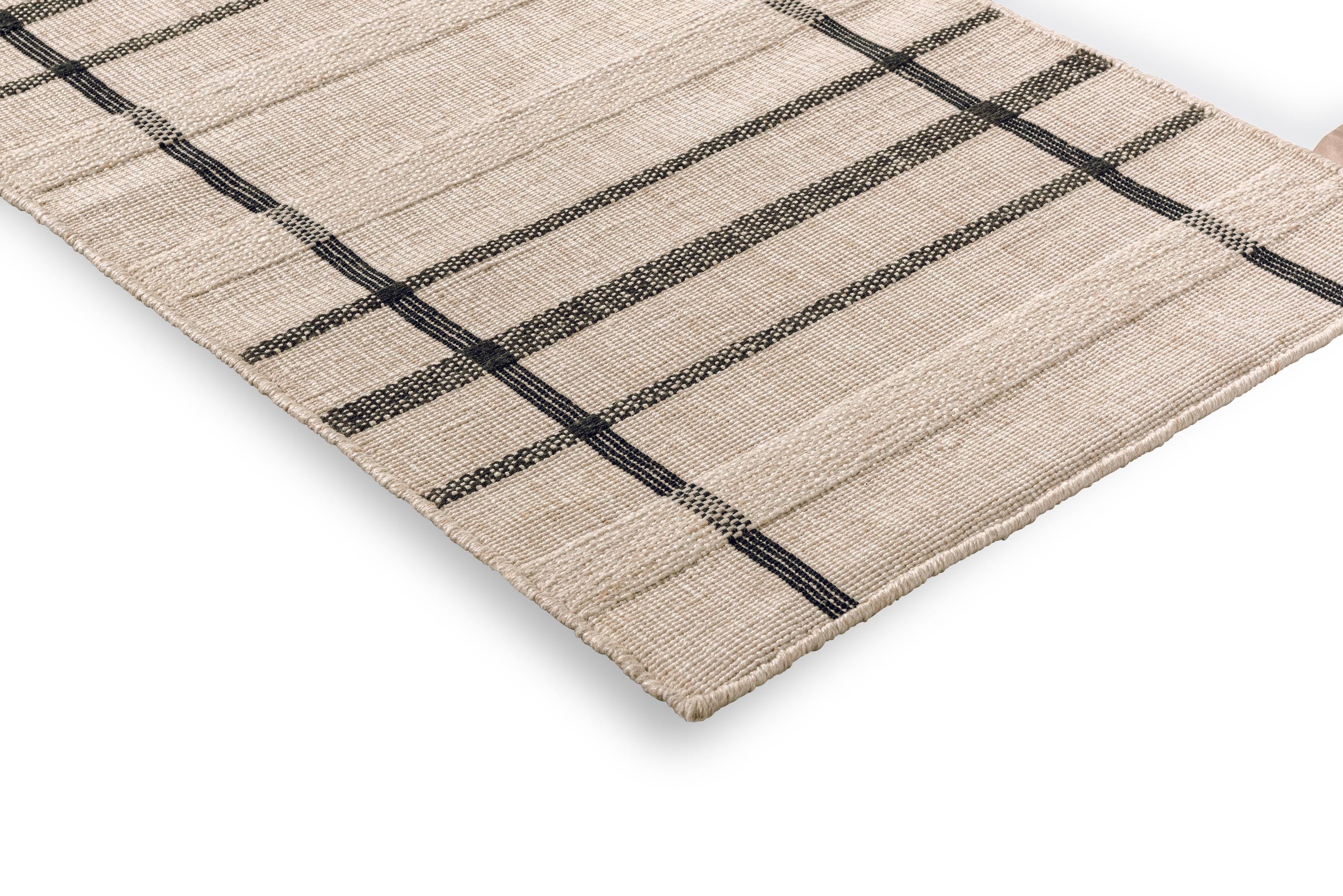 Zona Charcoal Line Outdoor Runner 497605