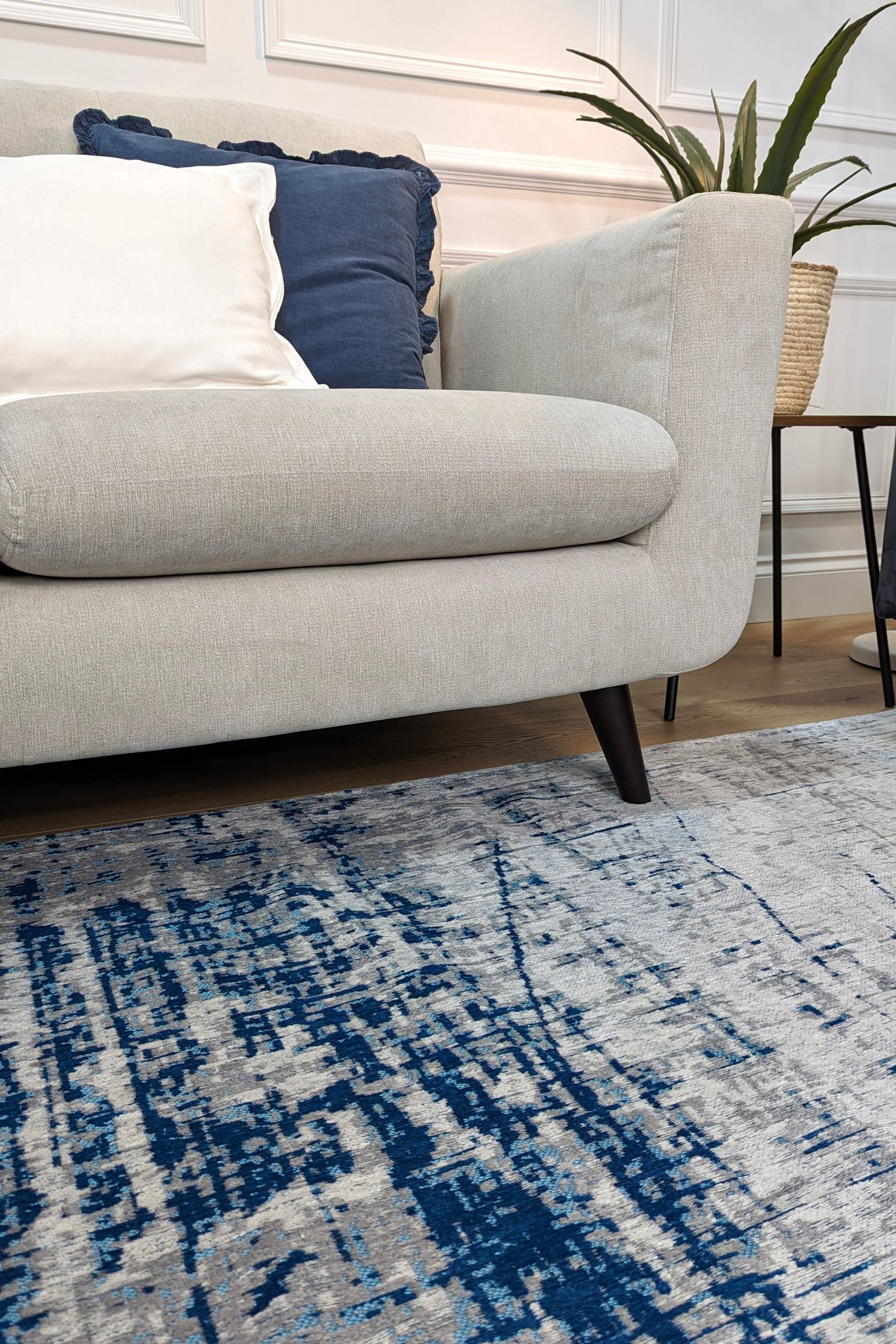 White flatweave rug with grey and blue abstract pattern