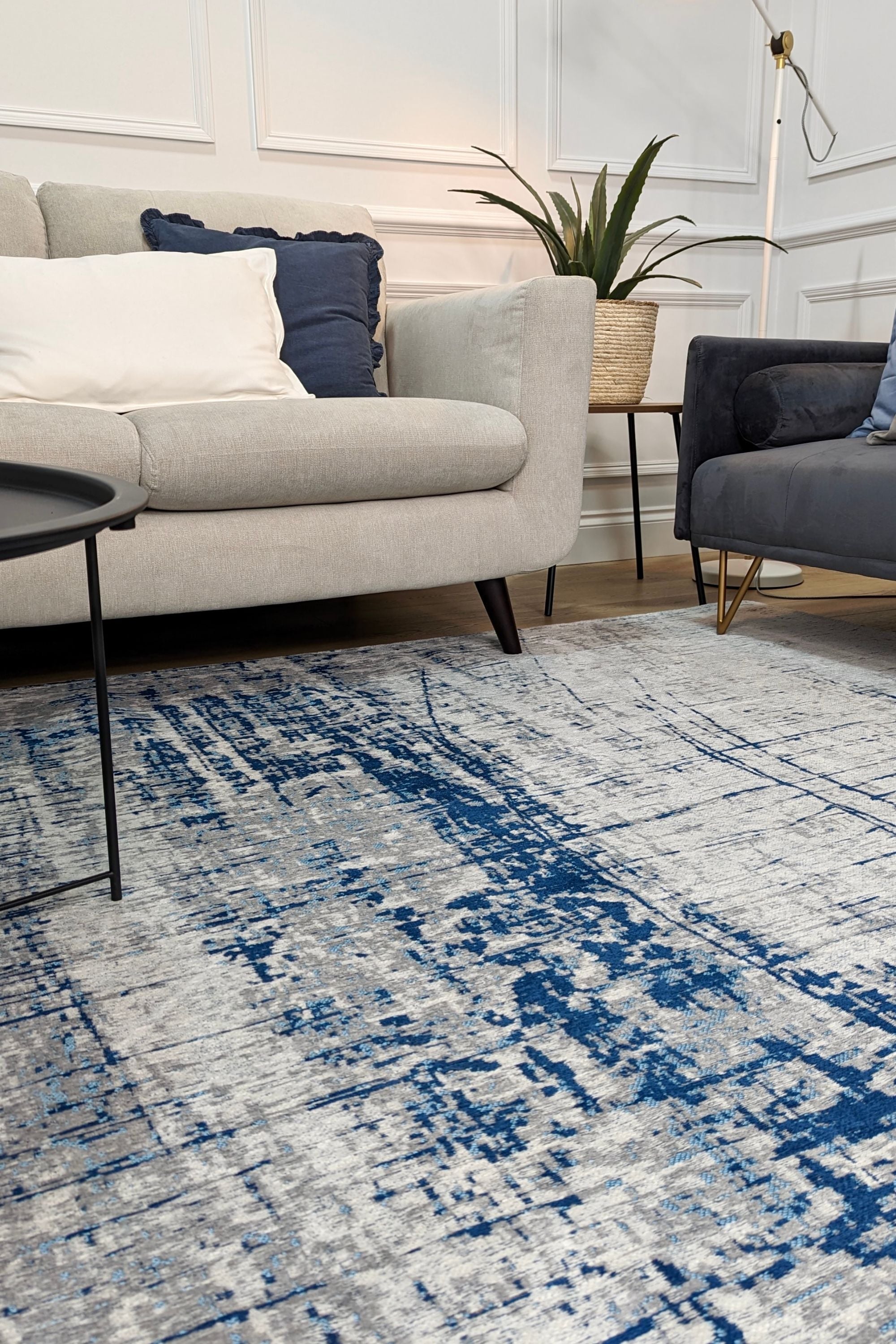 White flatweave rug with grey and blue abstract pattern