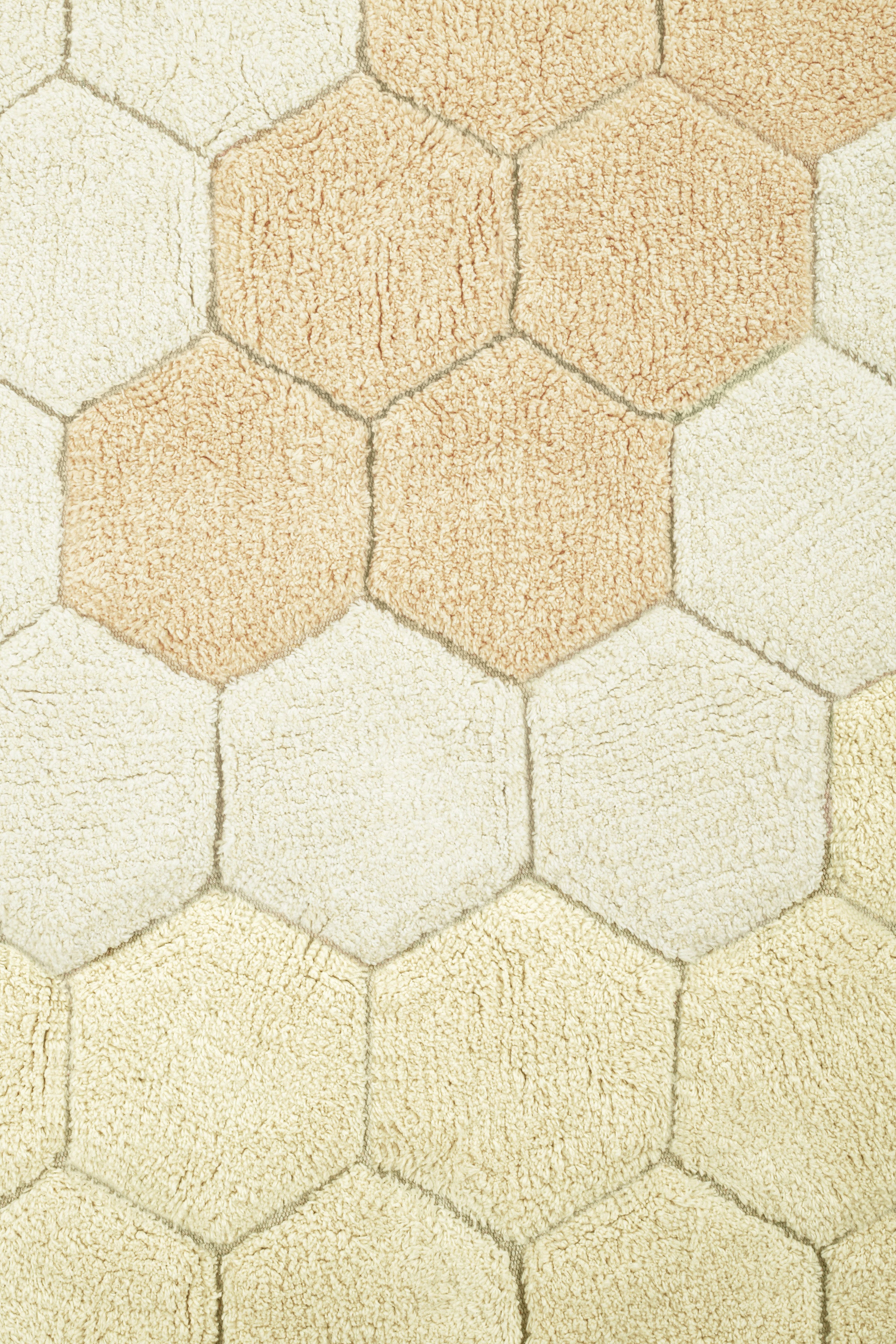 Round gold rug with honeycomb pattern