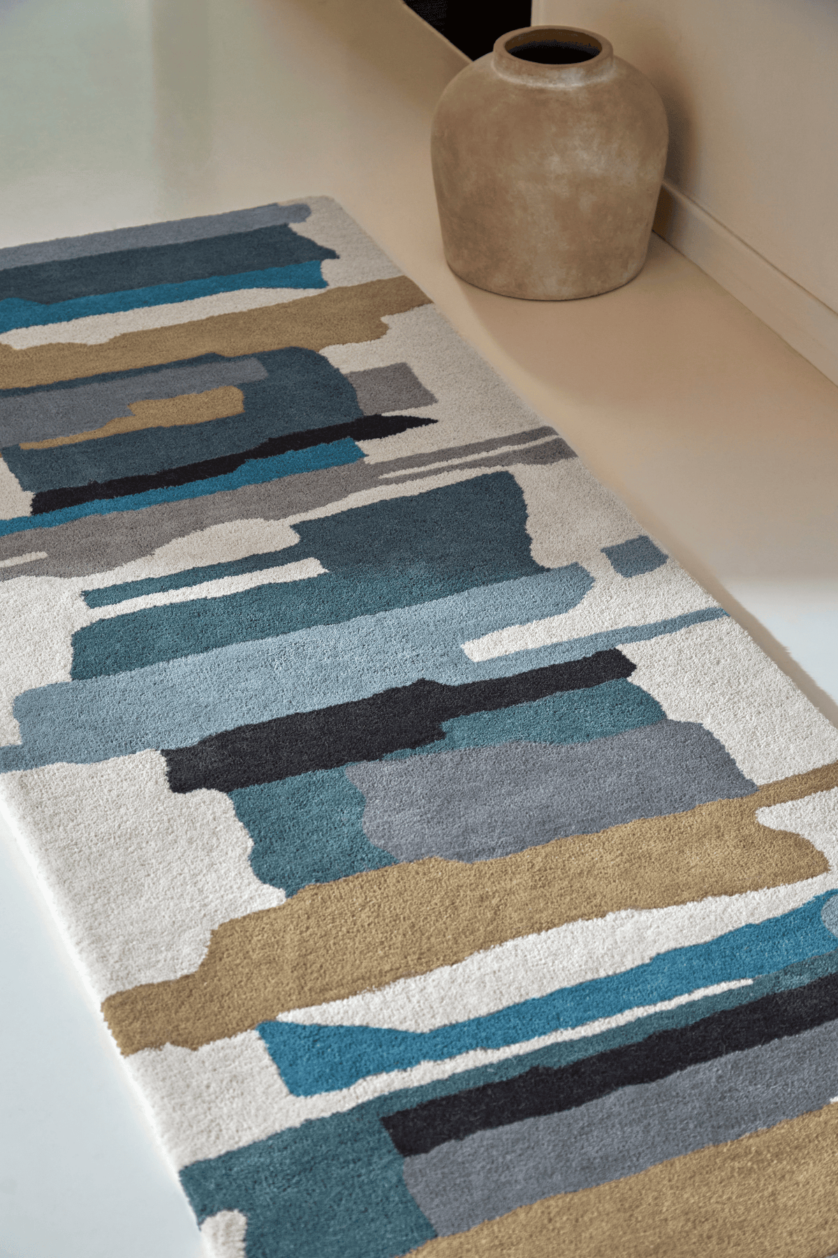 Harlequin Zeal Indigo Runner 43008