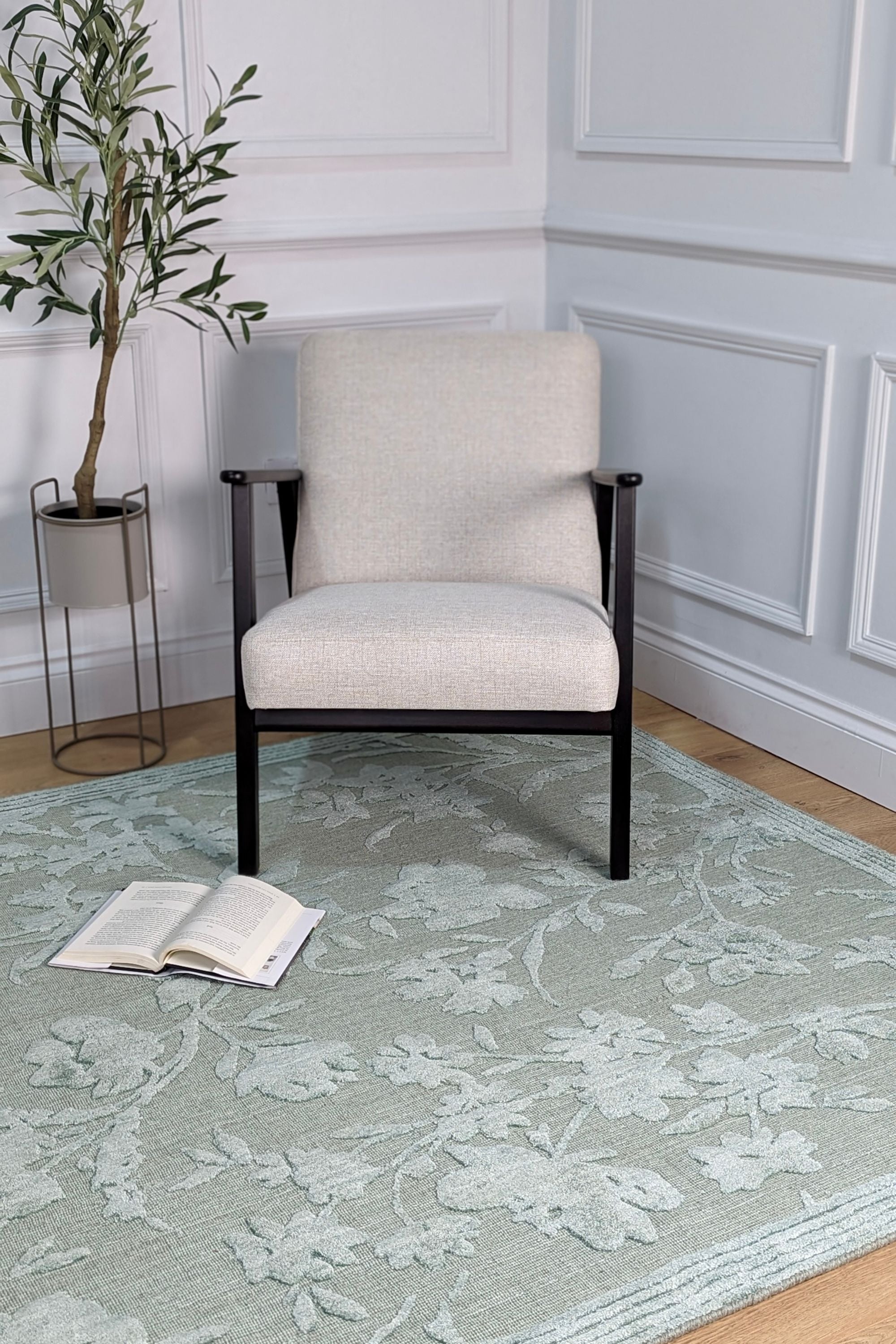 Bamboo silk, cotton and wool rug in blue with floral design.