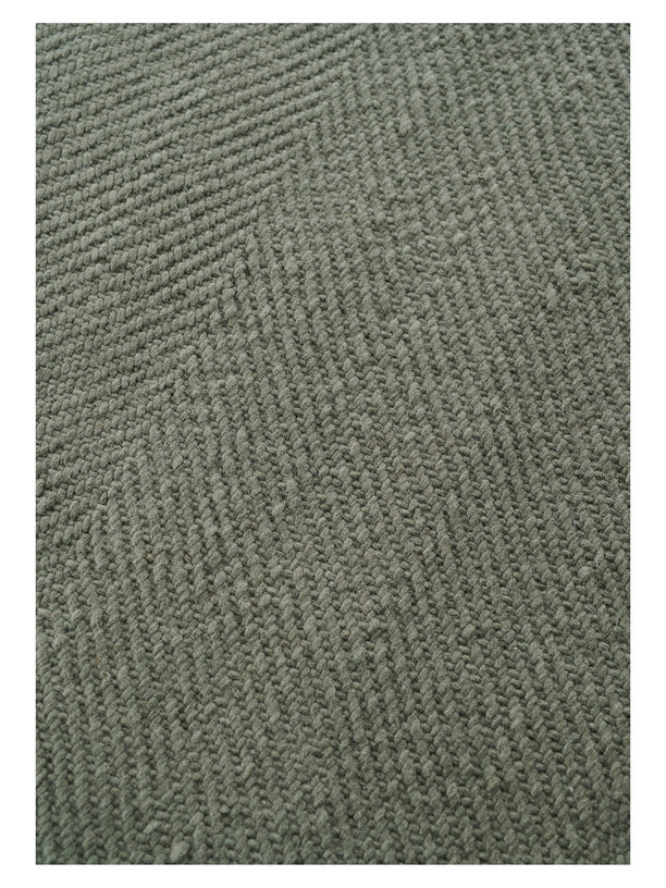 Plain green wool/polyester rug