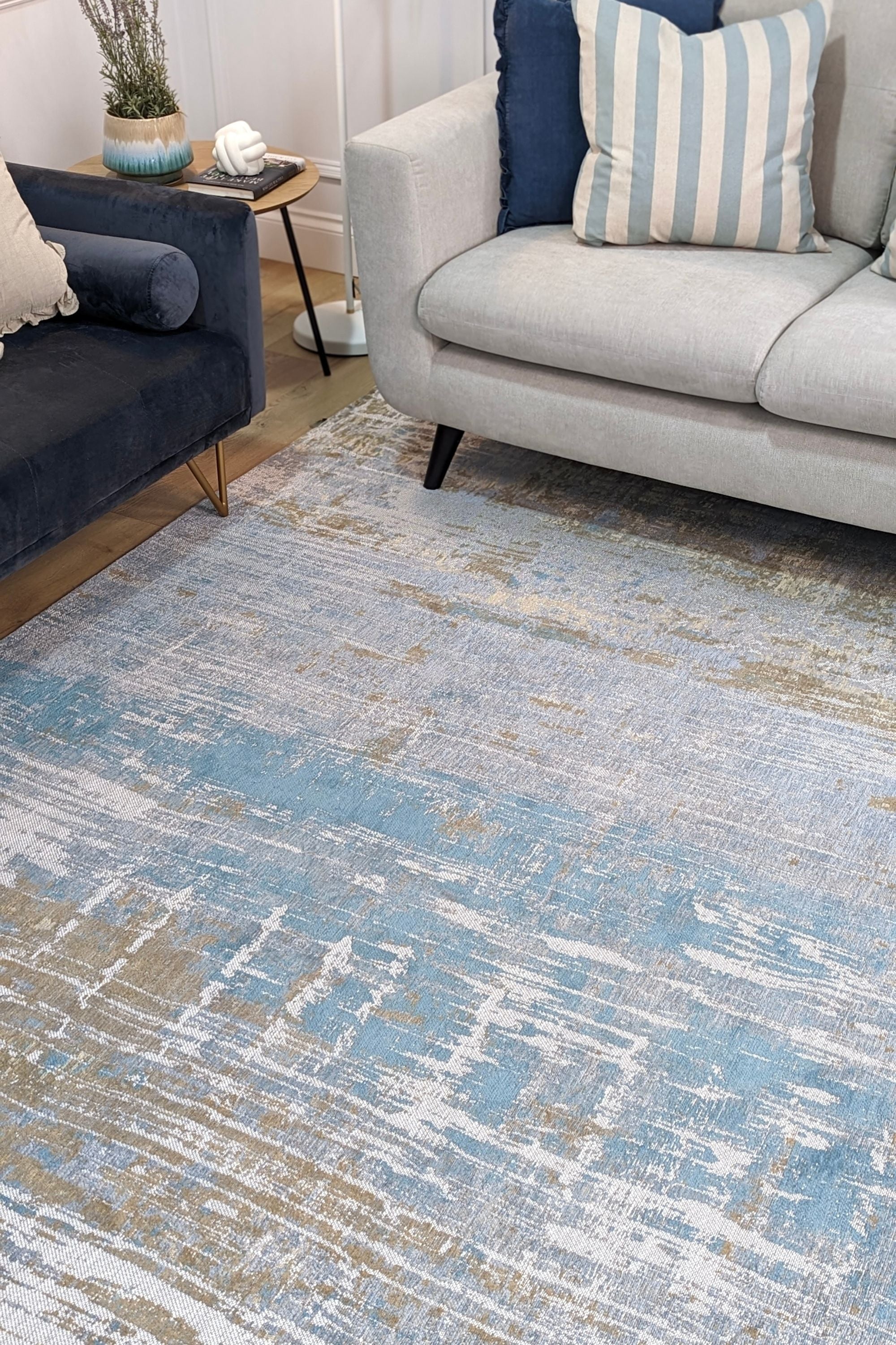 Flatweave rug with abstract stripe design in blue