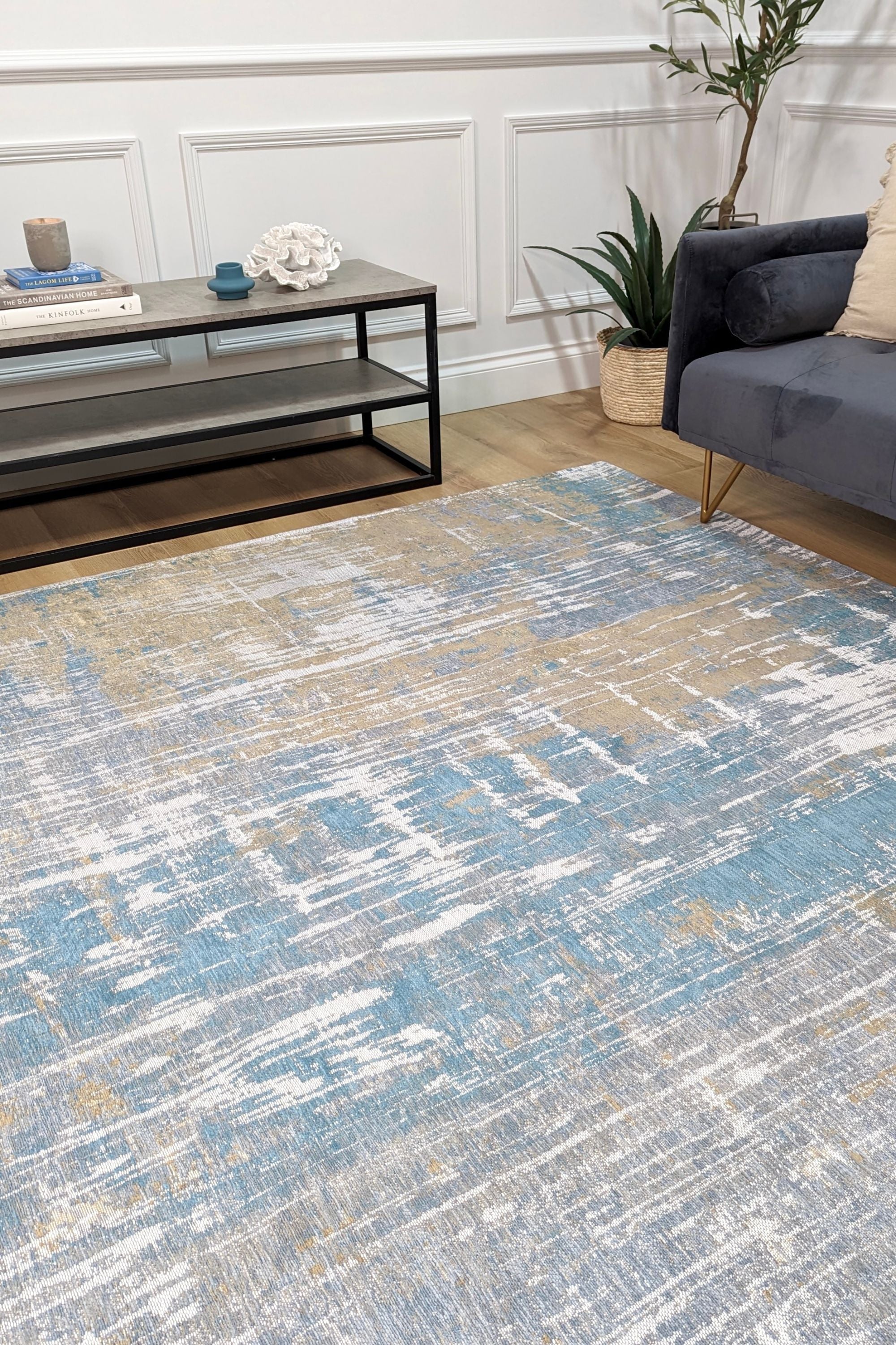 Flatweave rug with abstract stripe design in blue