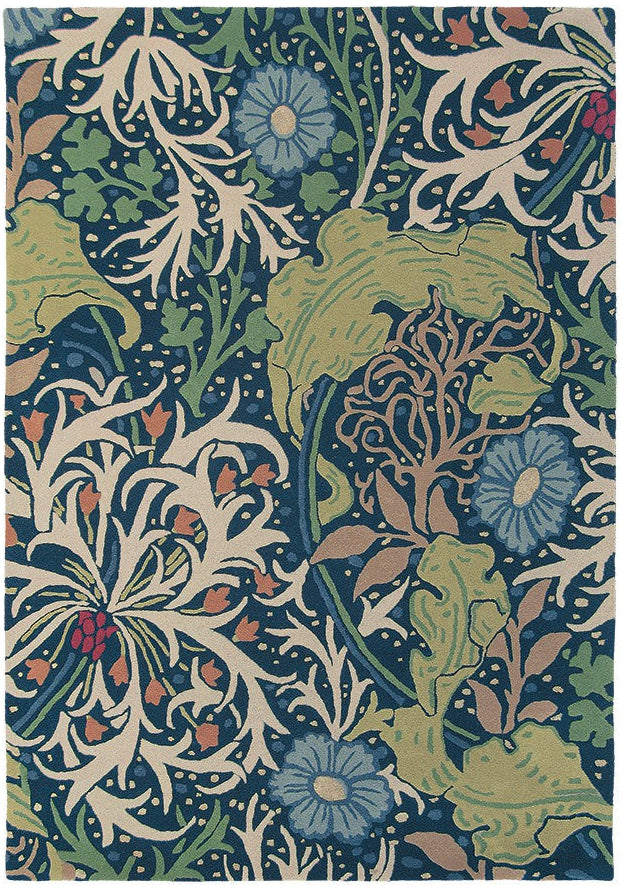 Grey wool rug with traditional floral and foliage pattern