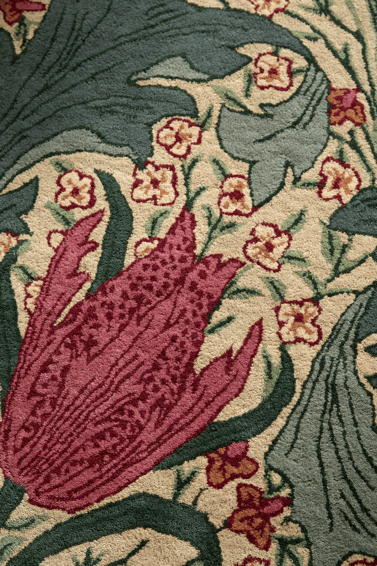 Morris & Co Lent Lily Plum/Bayleaf 130901