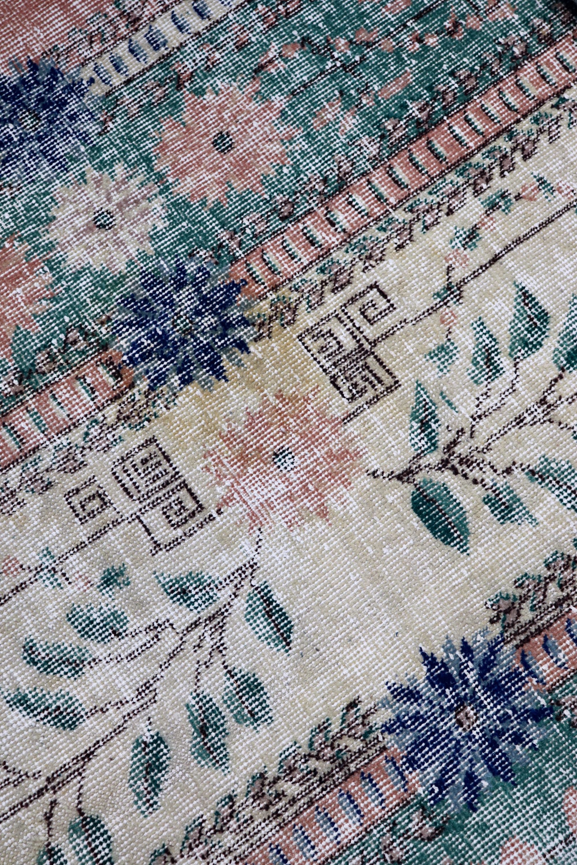 Vintage Green and Blush Oriental Medallion rug
