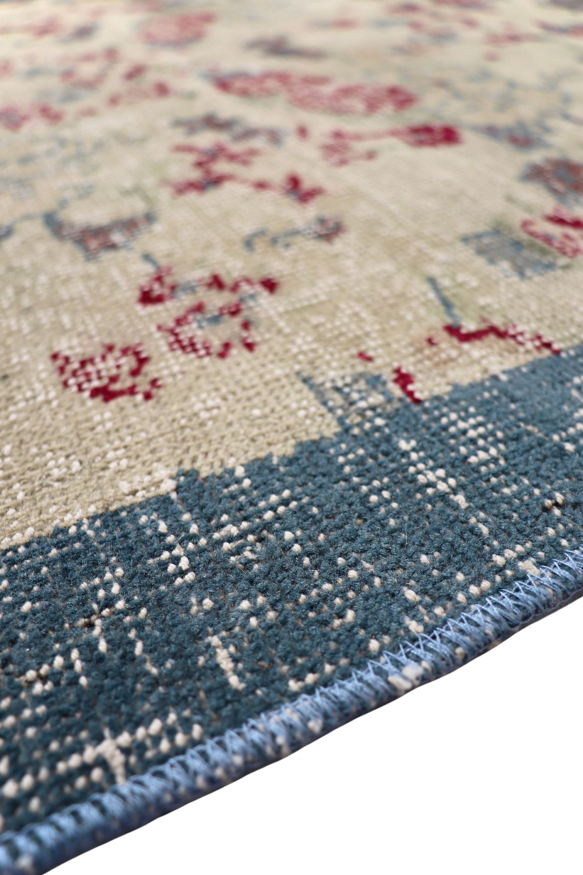 Vintage rug with blue border