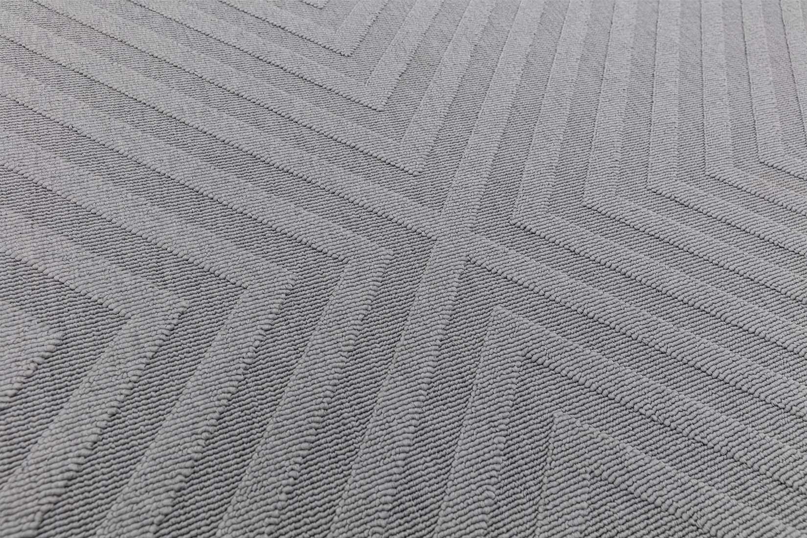 grey indoor/outdoor rug with trellis design

