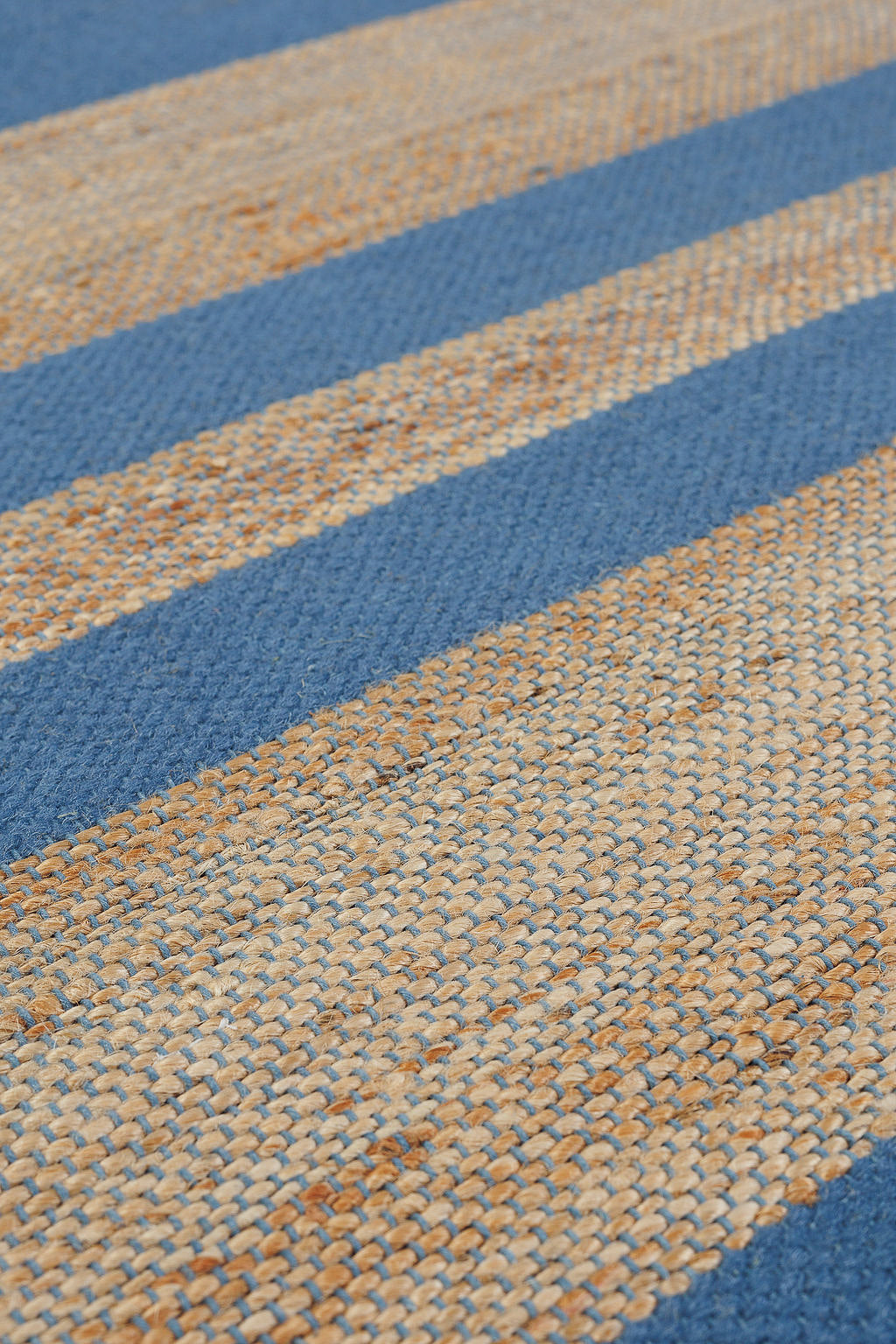 Jute rug with blue stripes